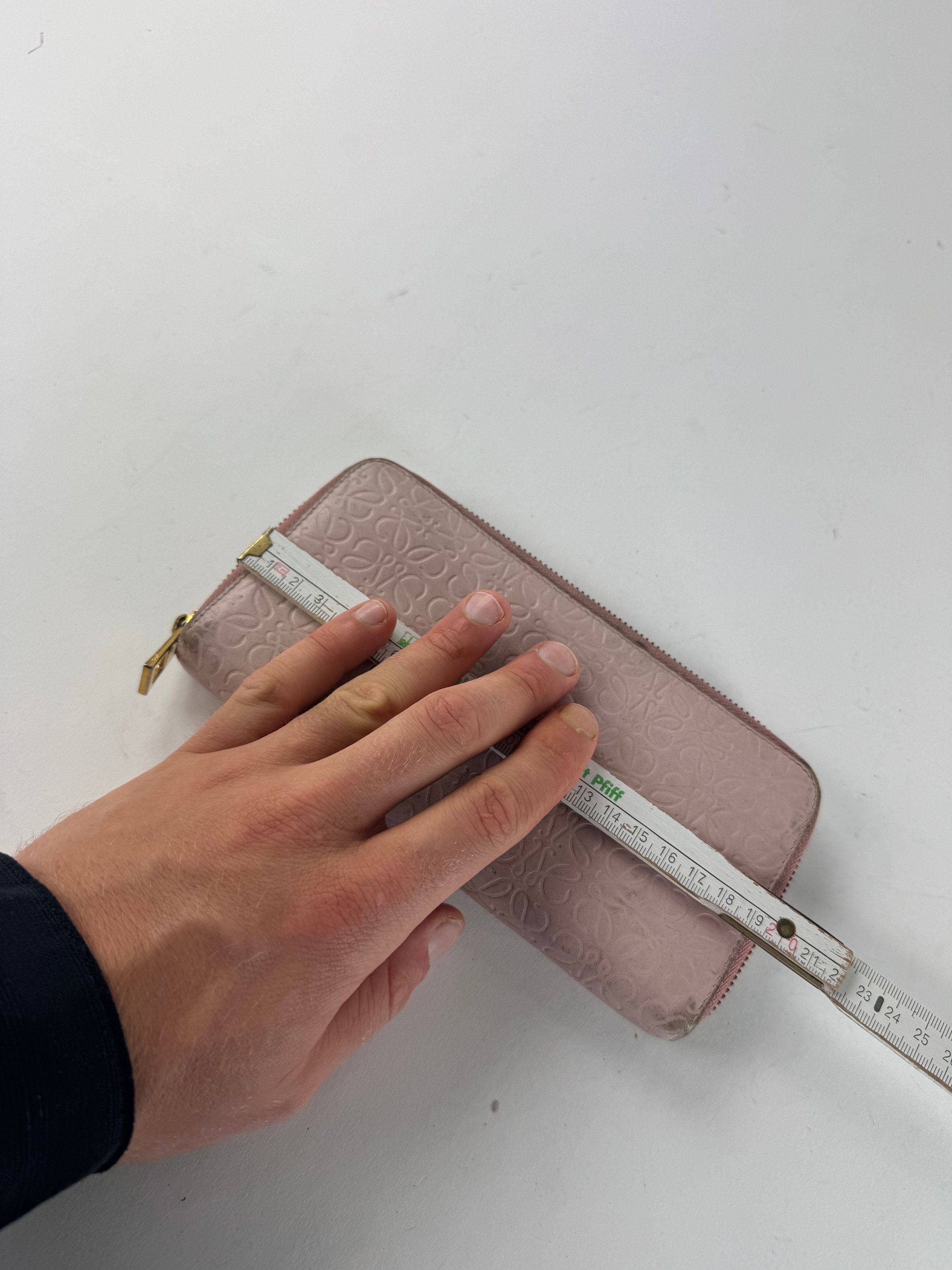 Loewe Vintage Madrid Zippy Leather monogram Wallet Pink Size ONE SIZE - 8 Thumbnail