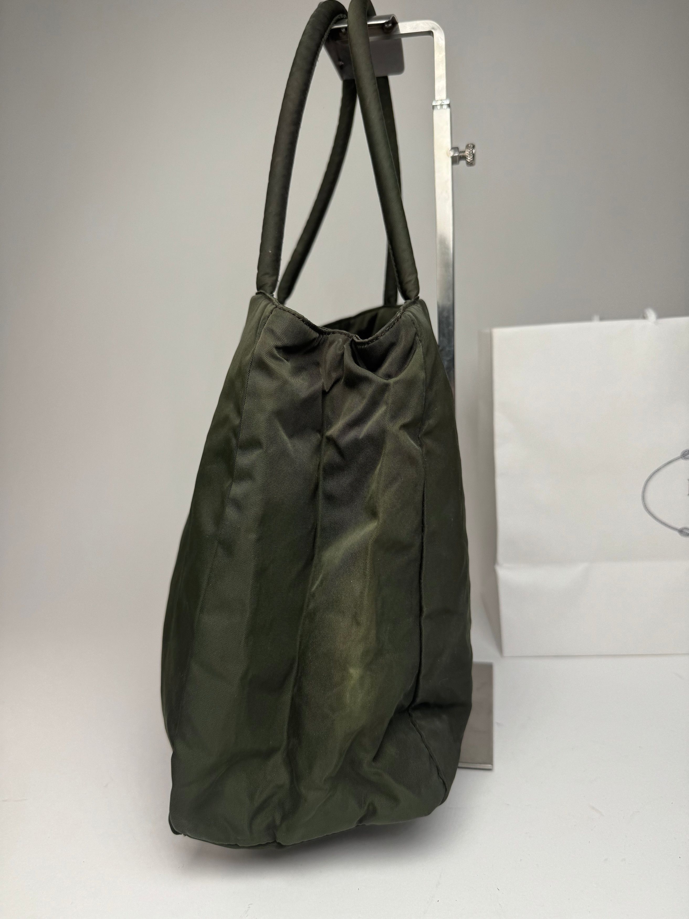 Prada Vintage Nylon Triangle Handbag Green Size ONE SIZE - 7 Thumbnail