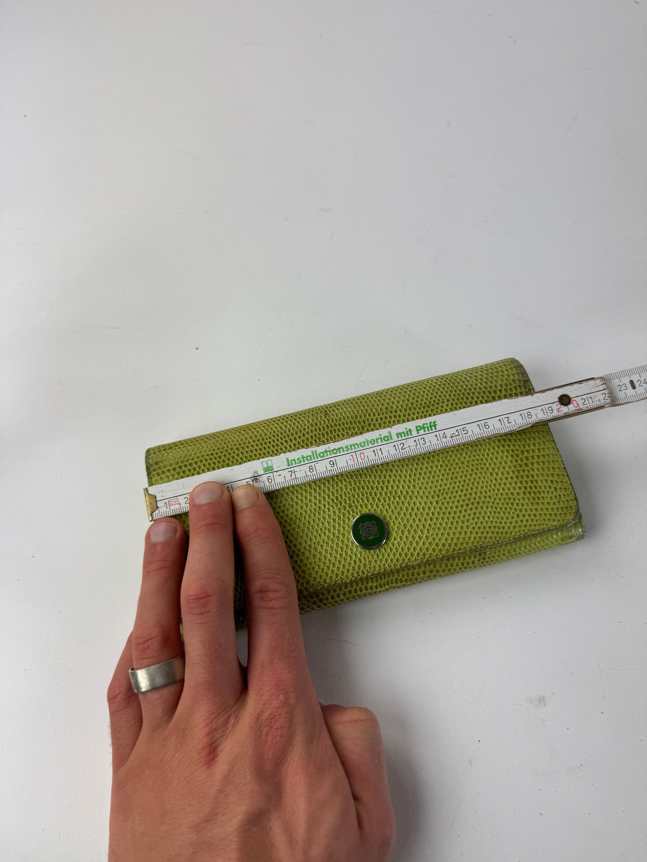 Loewe Vintage Madrid Snake Emblossed Leather Wallet Green Size ONE SIZE - 8 Thumbnail