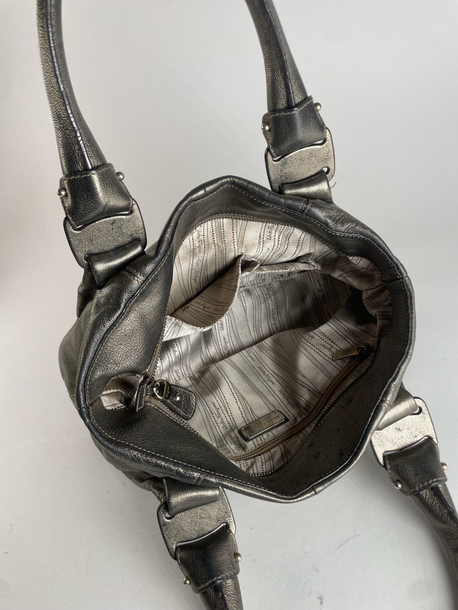 Salvatore Ferragamo Vintage Leather Handbag Silver Size ONE SIZE - 3 Thumbnail