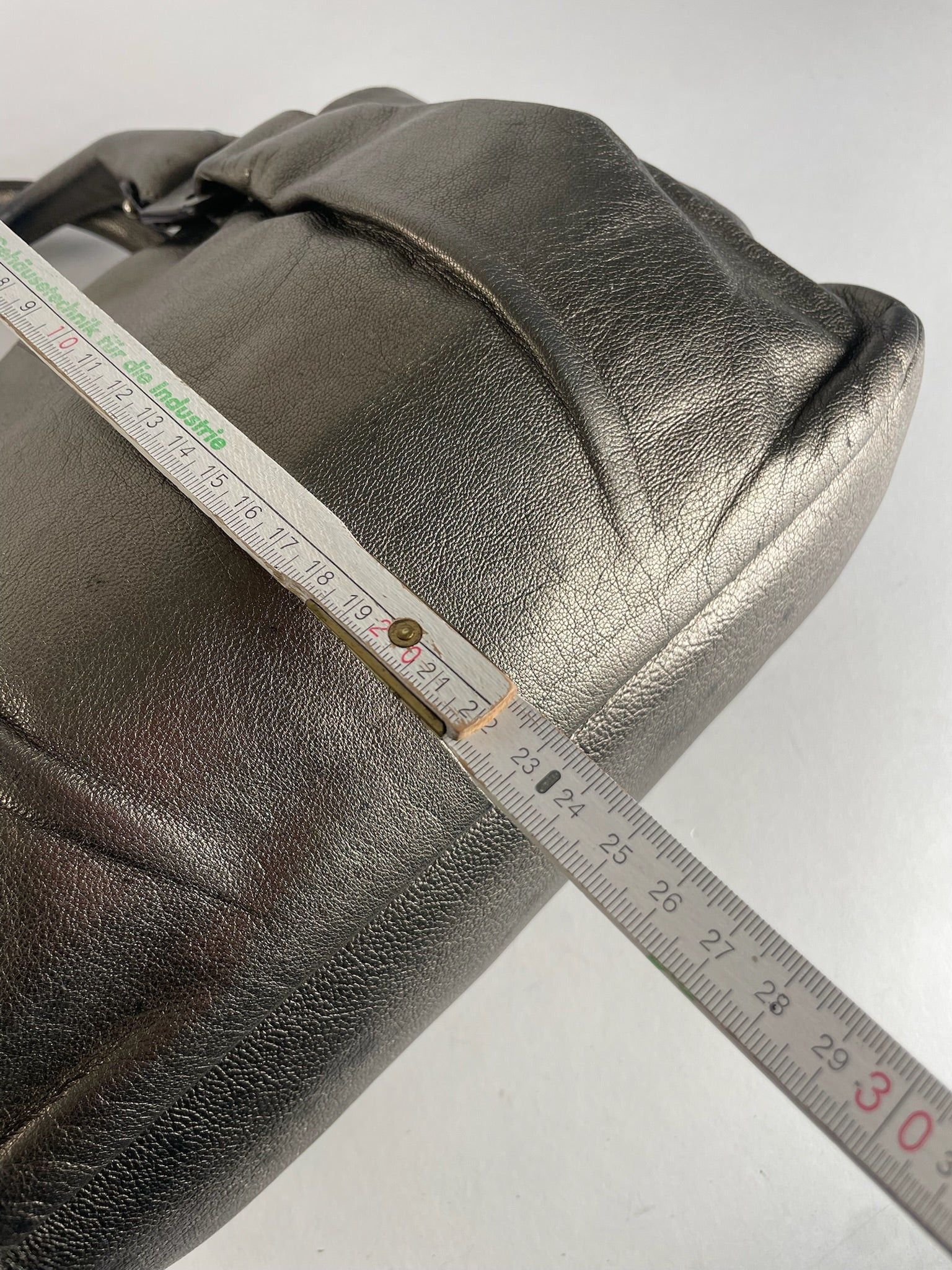 Salvatore Ferragamo Vintage Leather Handbag Silver Size ONE SIZE - 13 Thumbnail