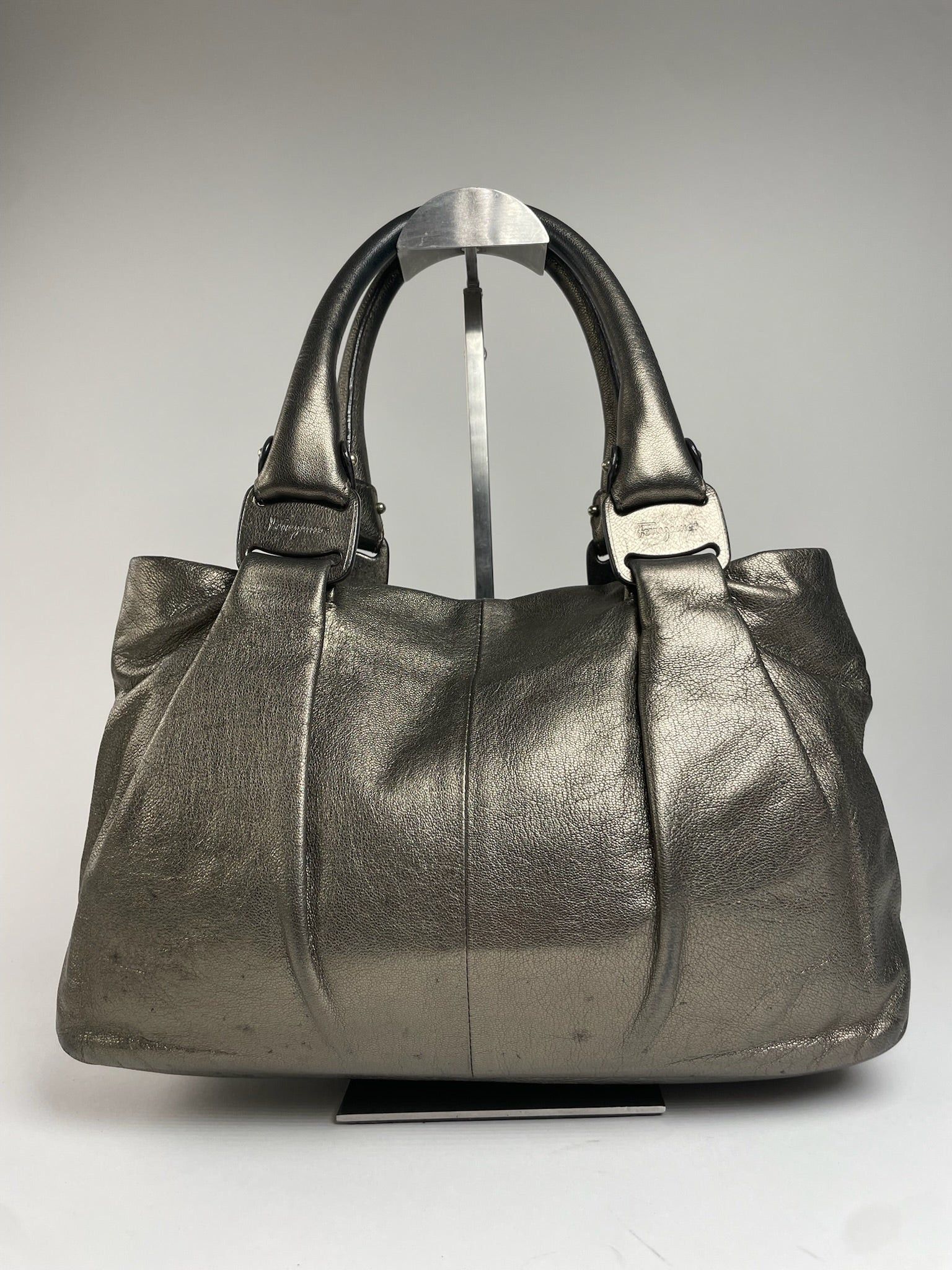 Salvatore Ferragamo Vintage Leather Handbag Silver Size ONE SIZE - 2 Thumbnail