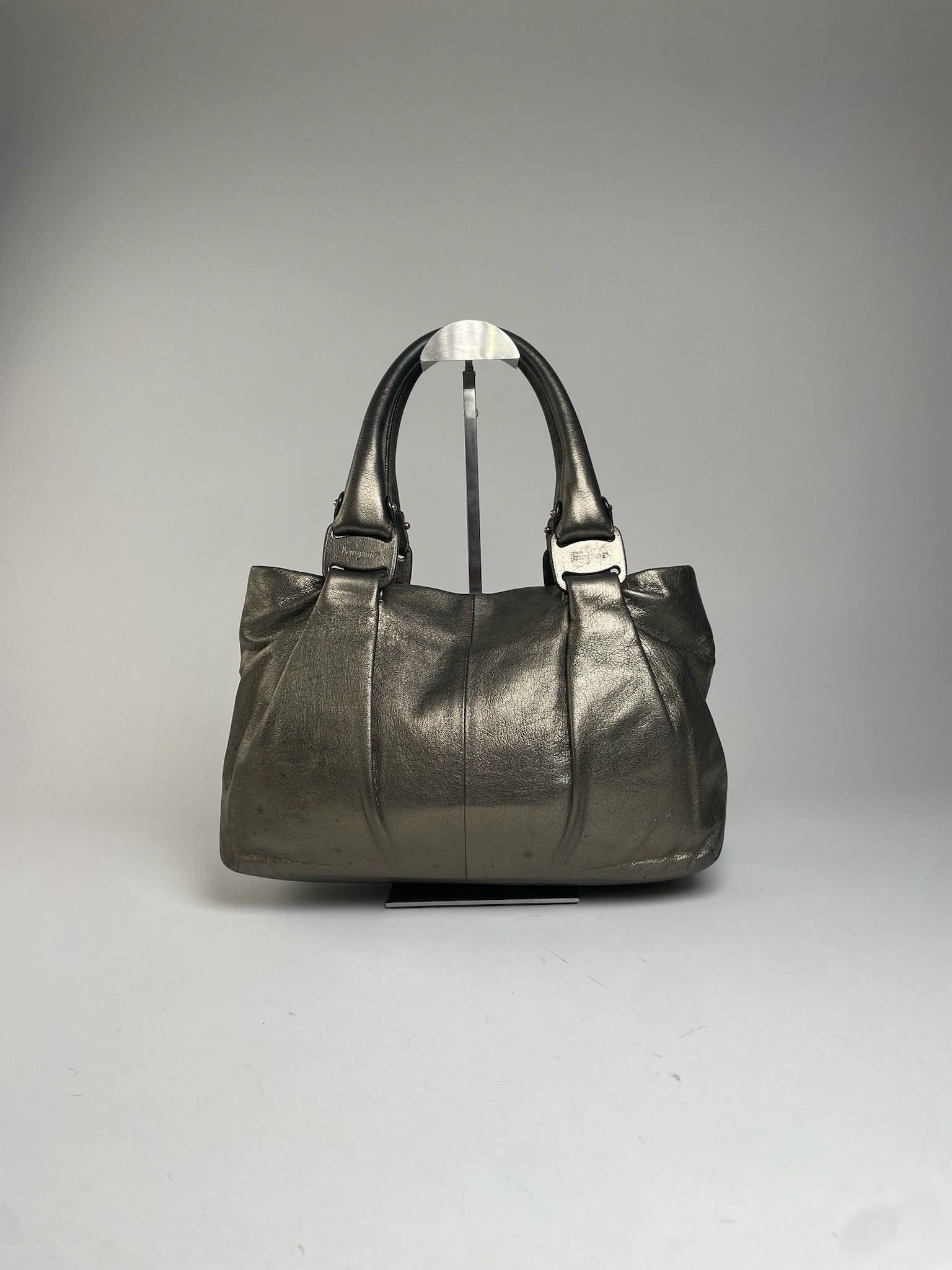 Salvatore Ferragamo Vintage Leather Handbag Silver Size ONE SIZE - 10 Thumbnail