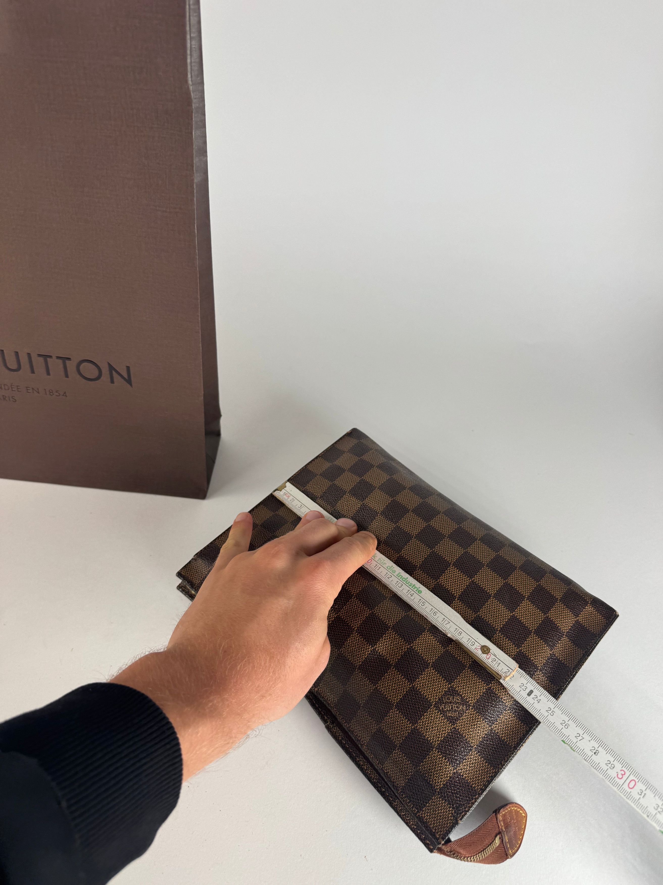 Louis Vuitton Vintage Damier Monogram Leather Clutch Brown Size ONE SIZE - 11 Thumbnail