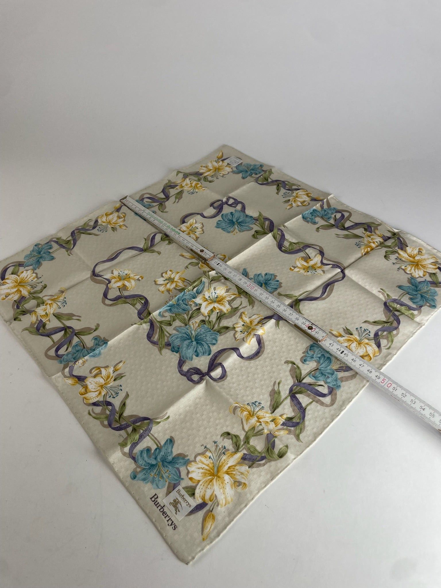 Burberry Vintage Floral Scarf Beige Yellow Blue Size ONE SIZE - 4 Thumbnail