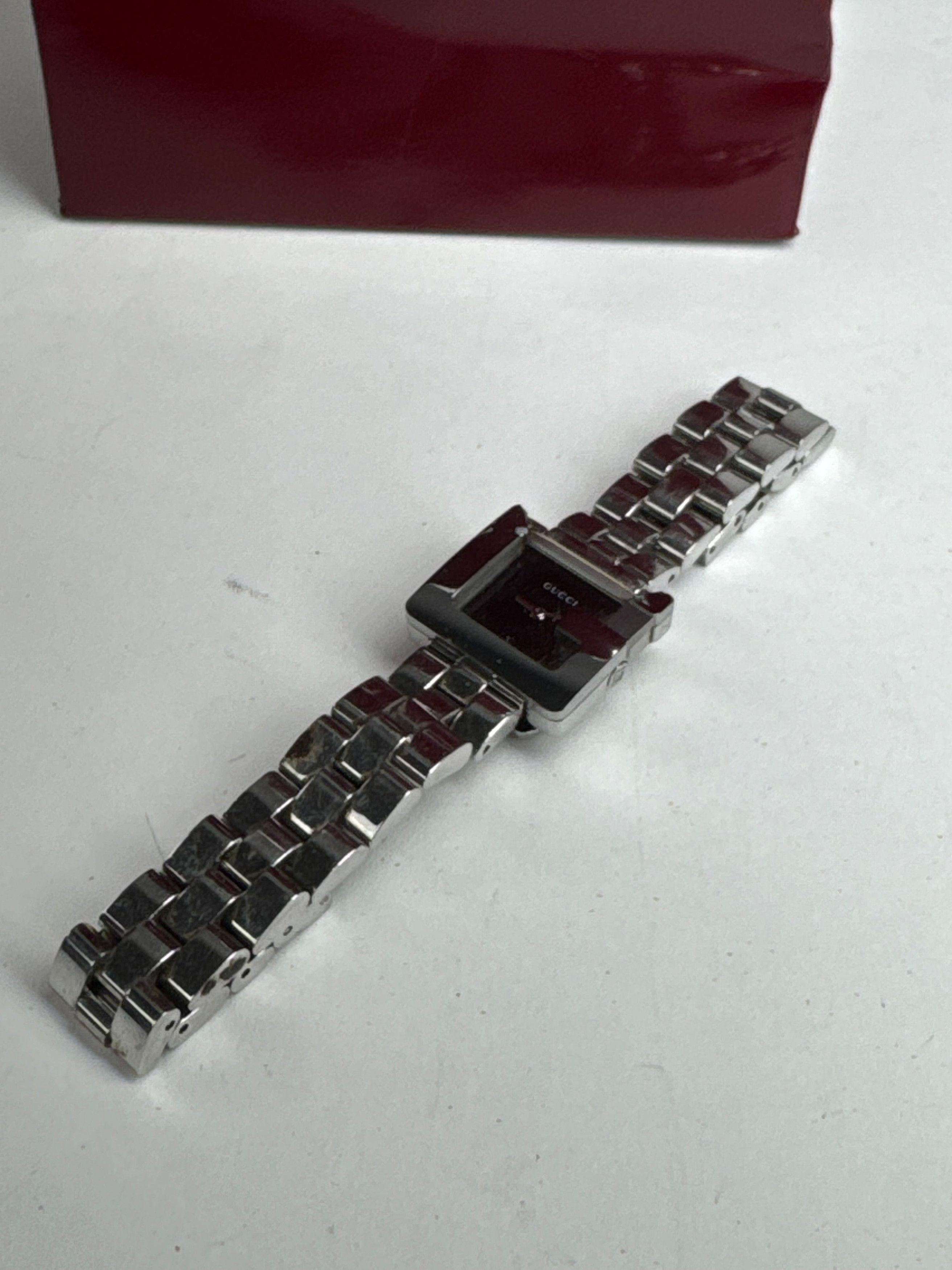Gucci Vintage Metal Quartz Watch Silver Size ONE SIZE - 2 Thumbnail