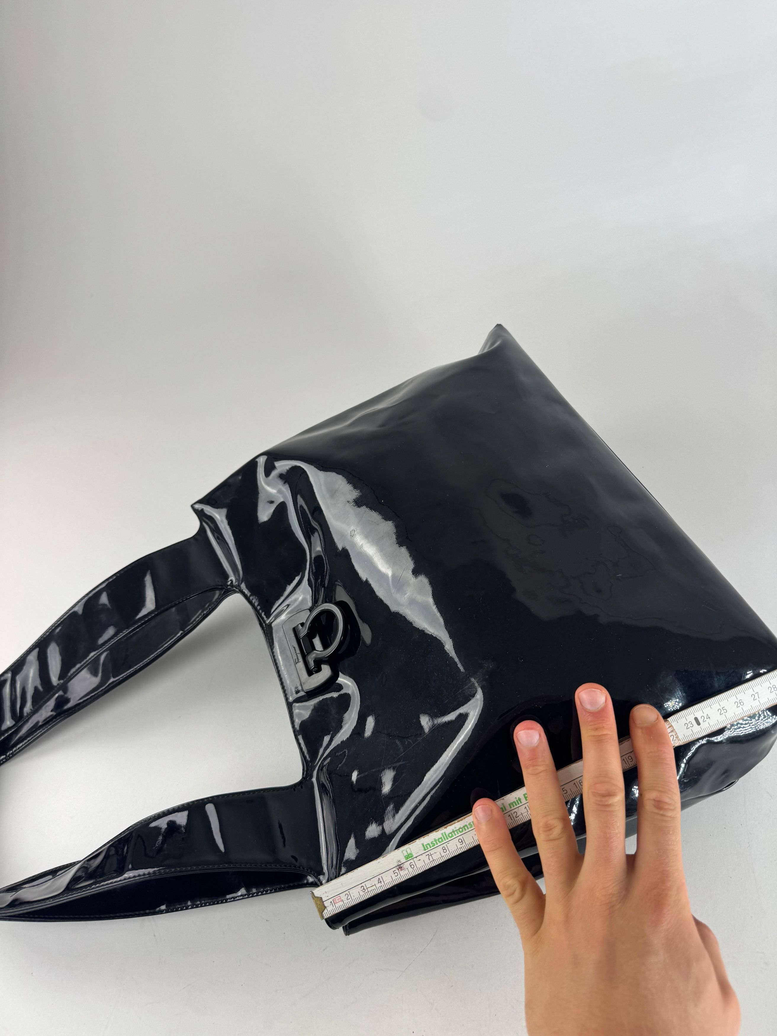 Salvatore Ferragamo Vintage Patent Leather Bag Black Size ONE SIZE - 11 Thumbnail
