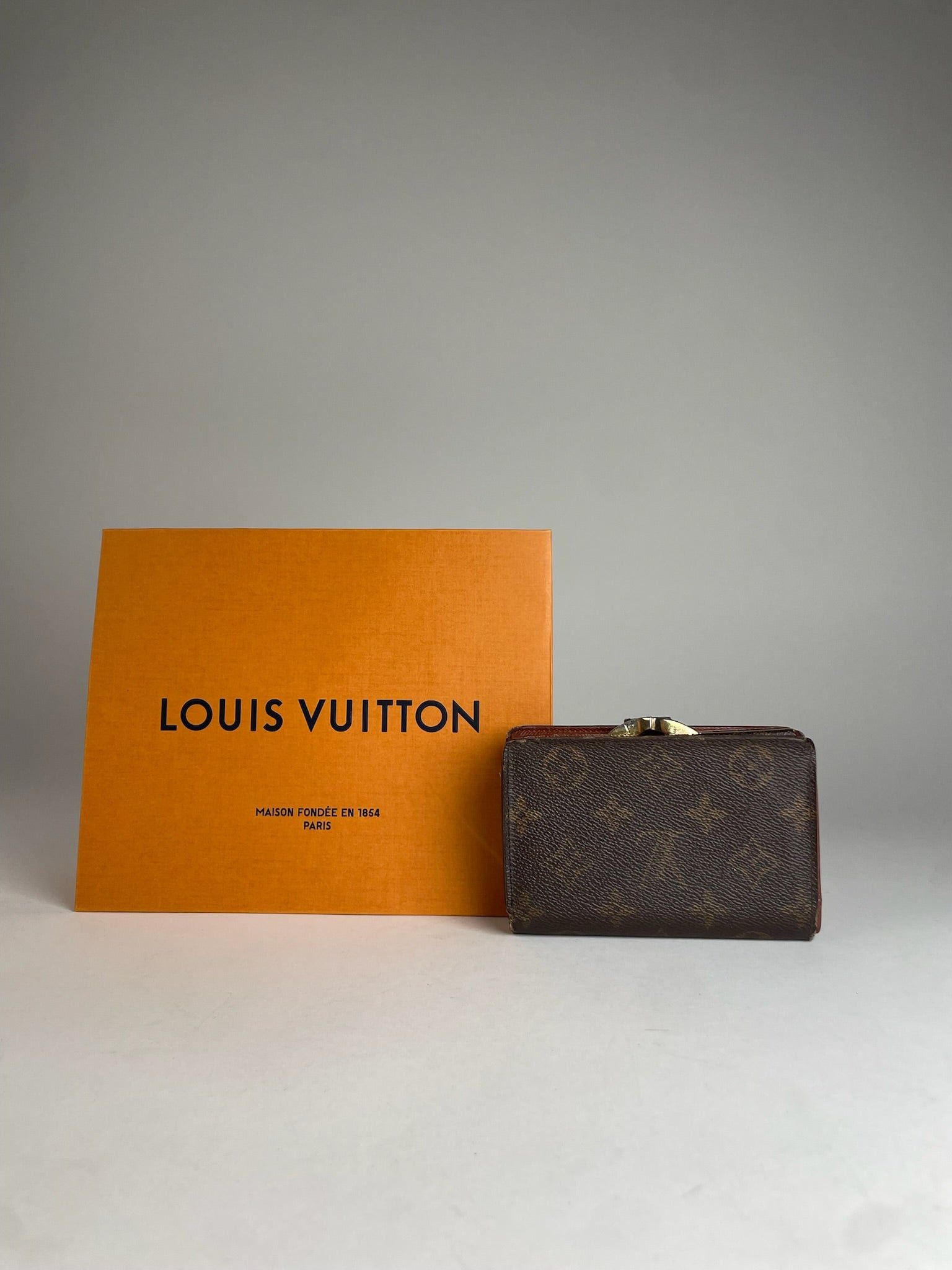 Louis Vuitton Vintage Leather Monogram Wallet Brown Size ONE SIZE - 2 Thumbnail