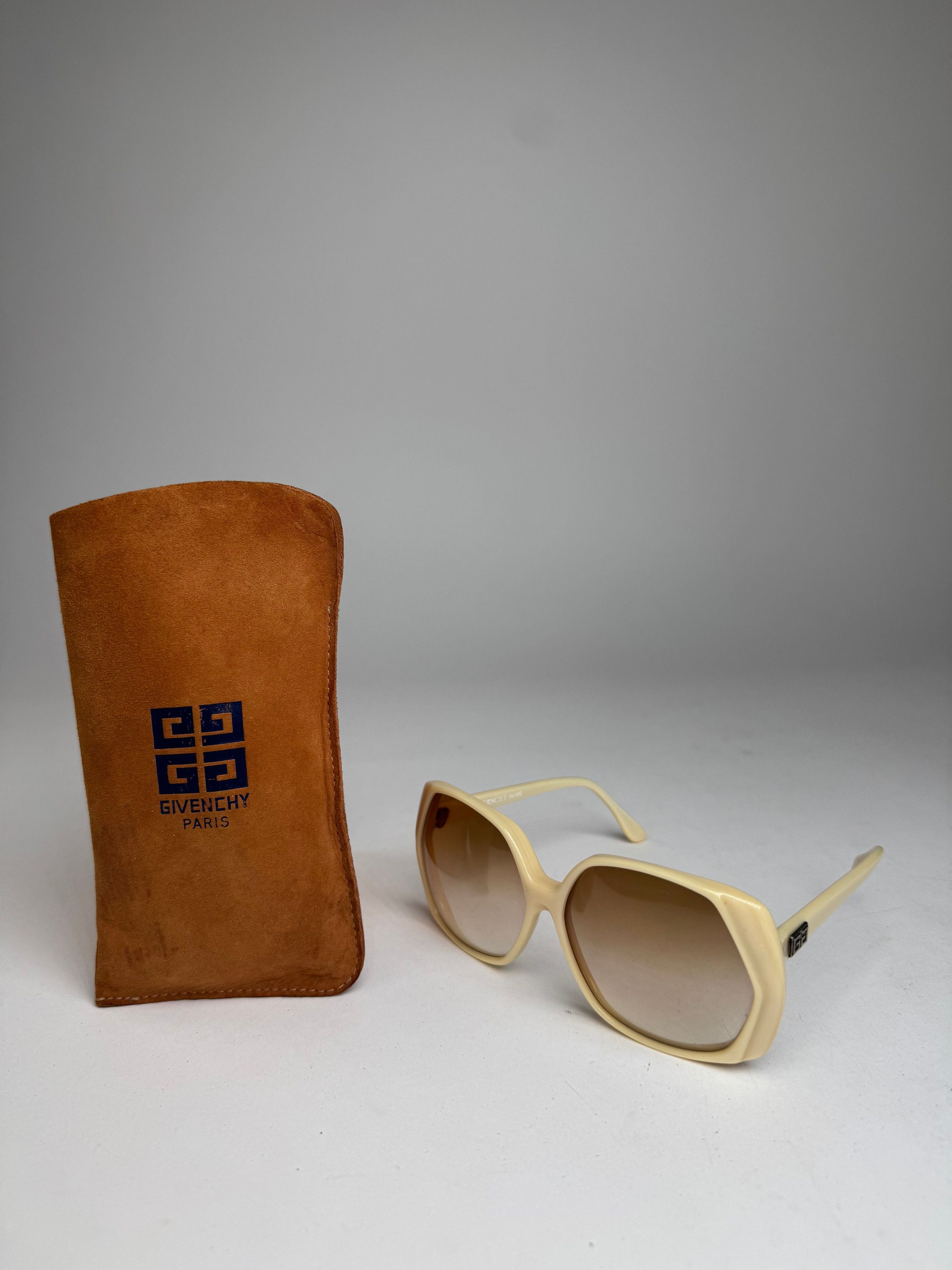 Givenchy Vintage Overd Sunglasses White Size ONE SIZE - 12 Thumbnail
