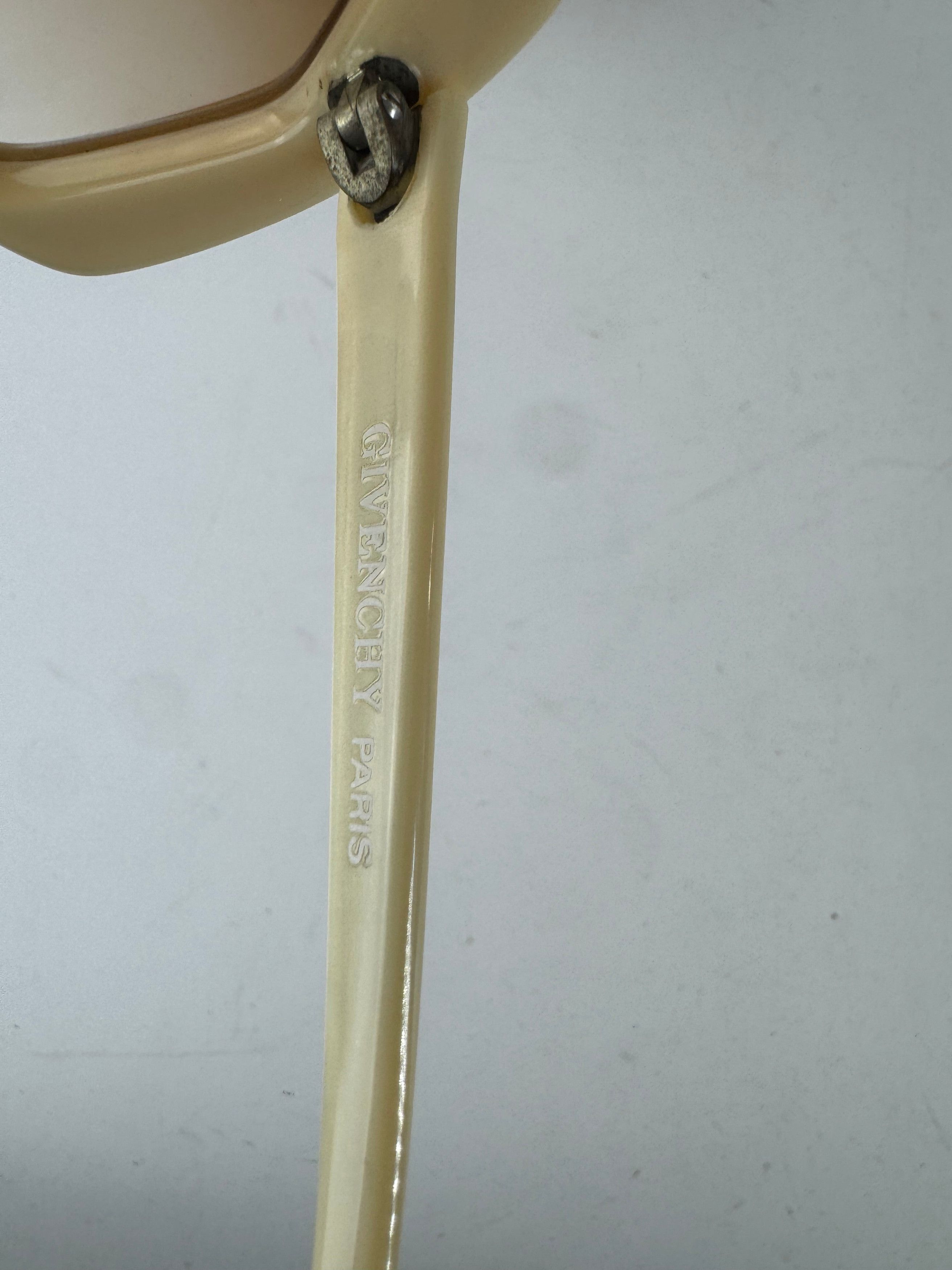 Givenchy Vintage Overd Sunglasses White Size ONE SIZE - 7 Thumbnail