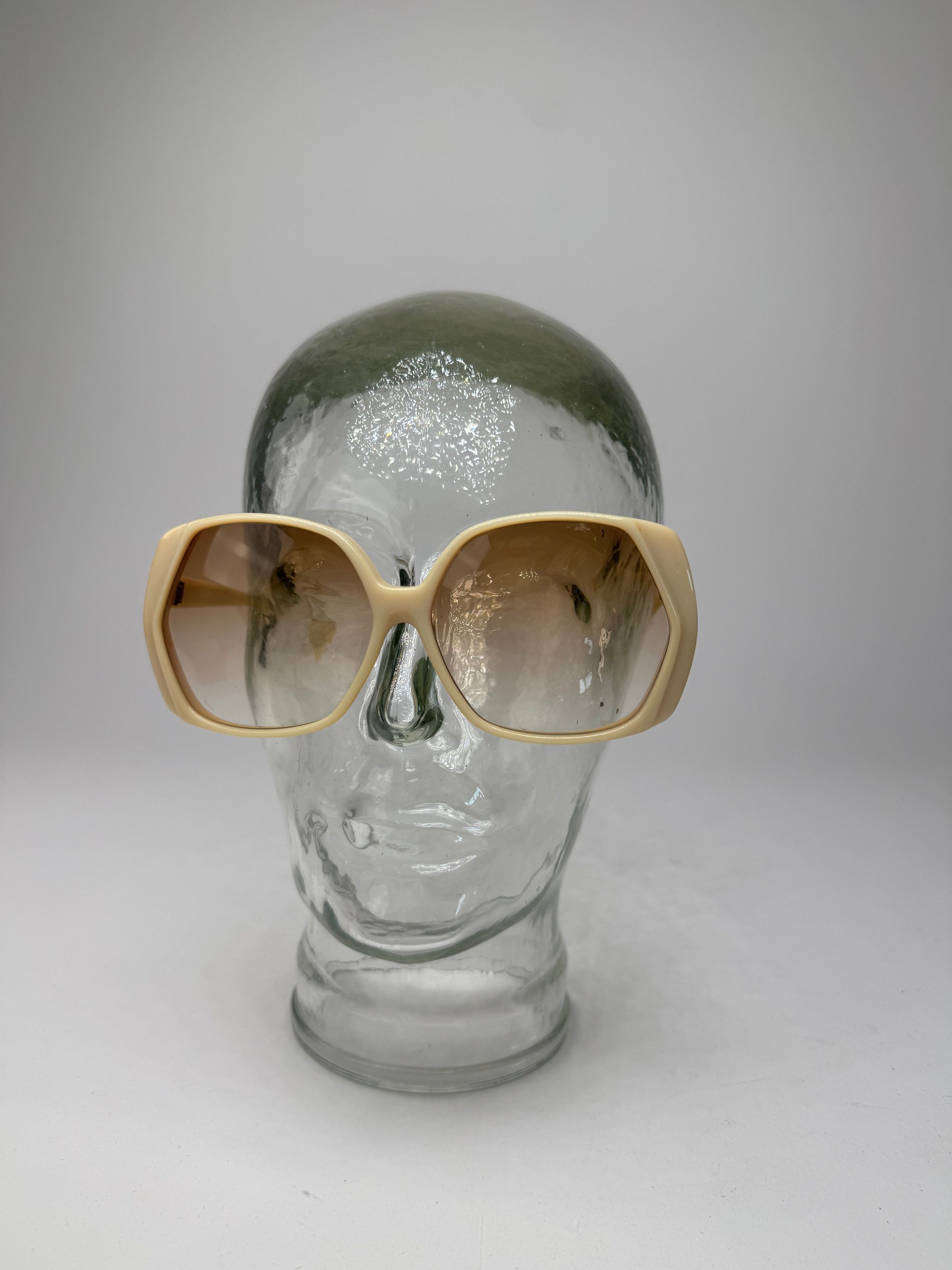 Givenchy Vintage Overd Sunglasses White Size ONE SIZE - 4 Thumbnail