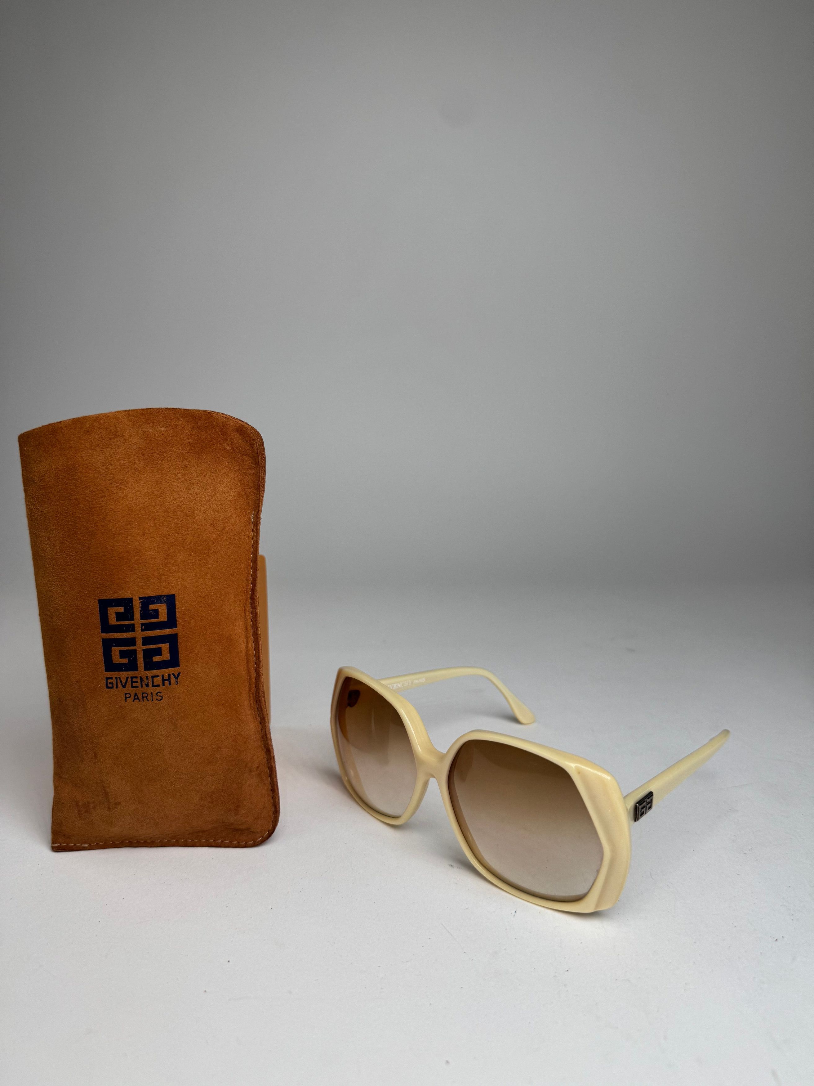 Givenchy Vintage Overd Sunglasses White Size ONE SIZE - 2 Thumbnail
