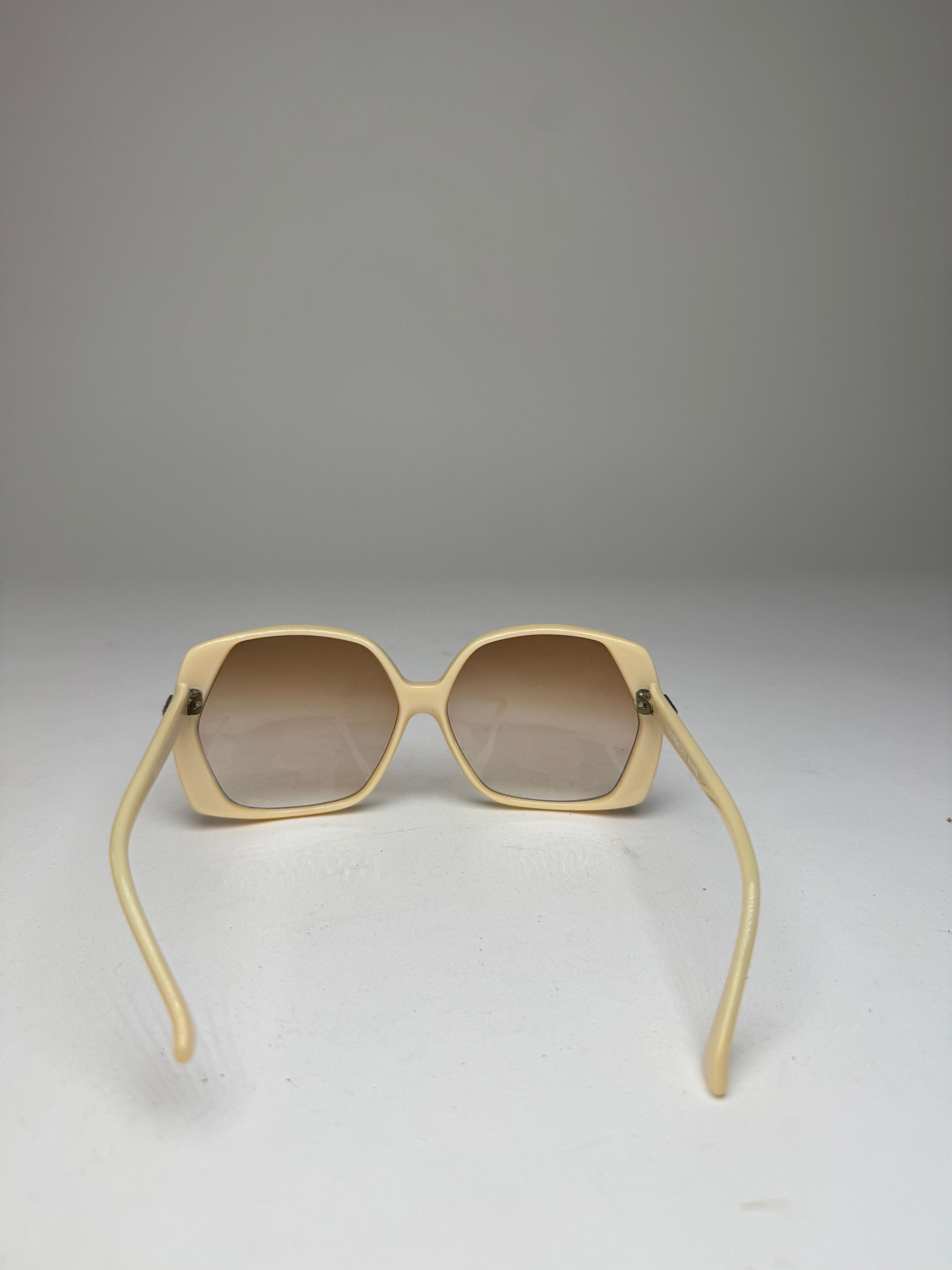 Givenchy Vintage Overd Sunglasses White Size ONE SIZE - 5 Thumbnail