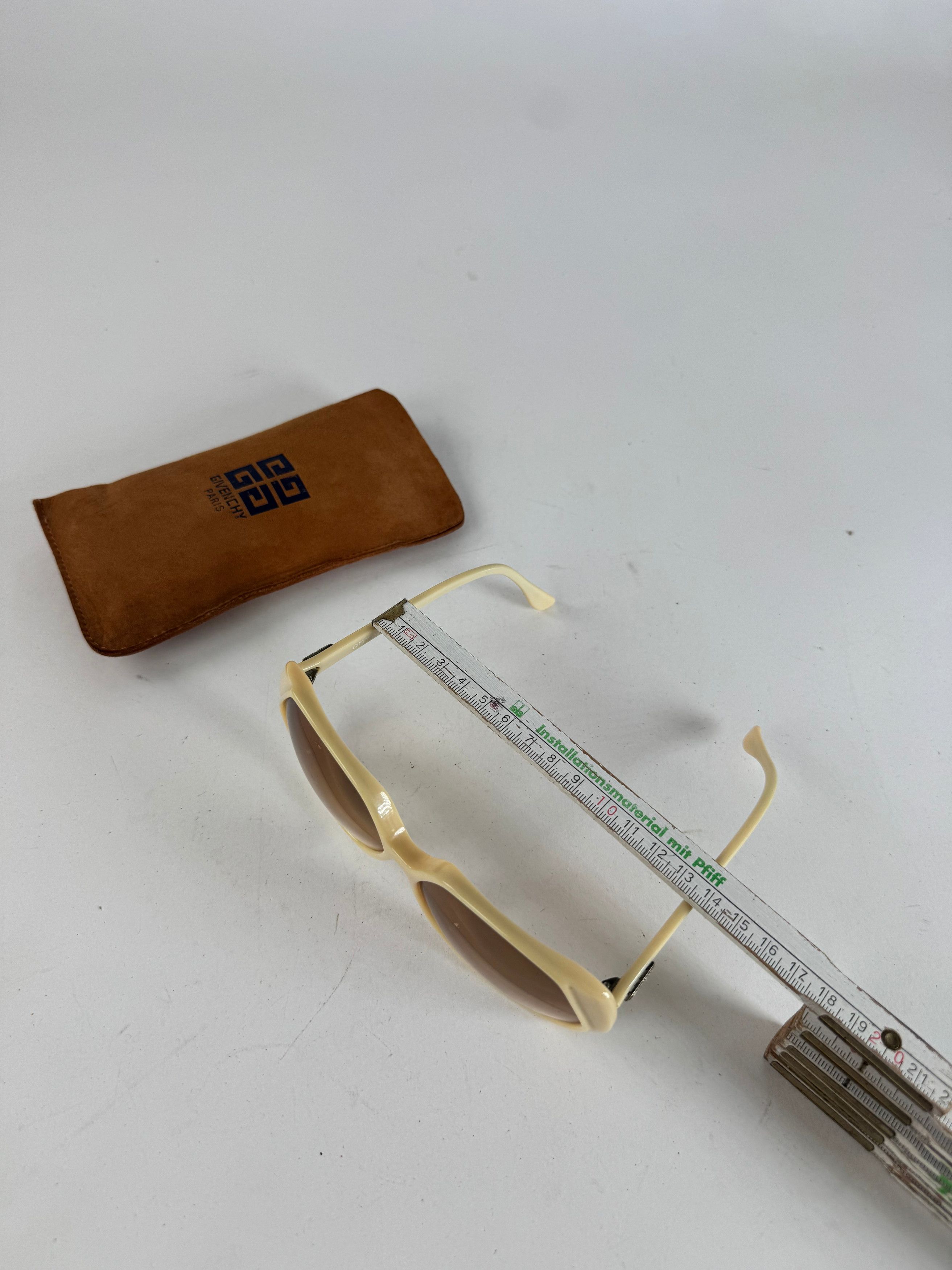 Givenchy Vintage Overd Sunglasses White Size ONE SIZE - 8 Thumbnail