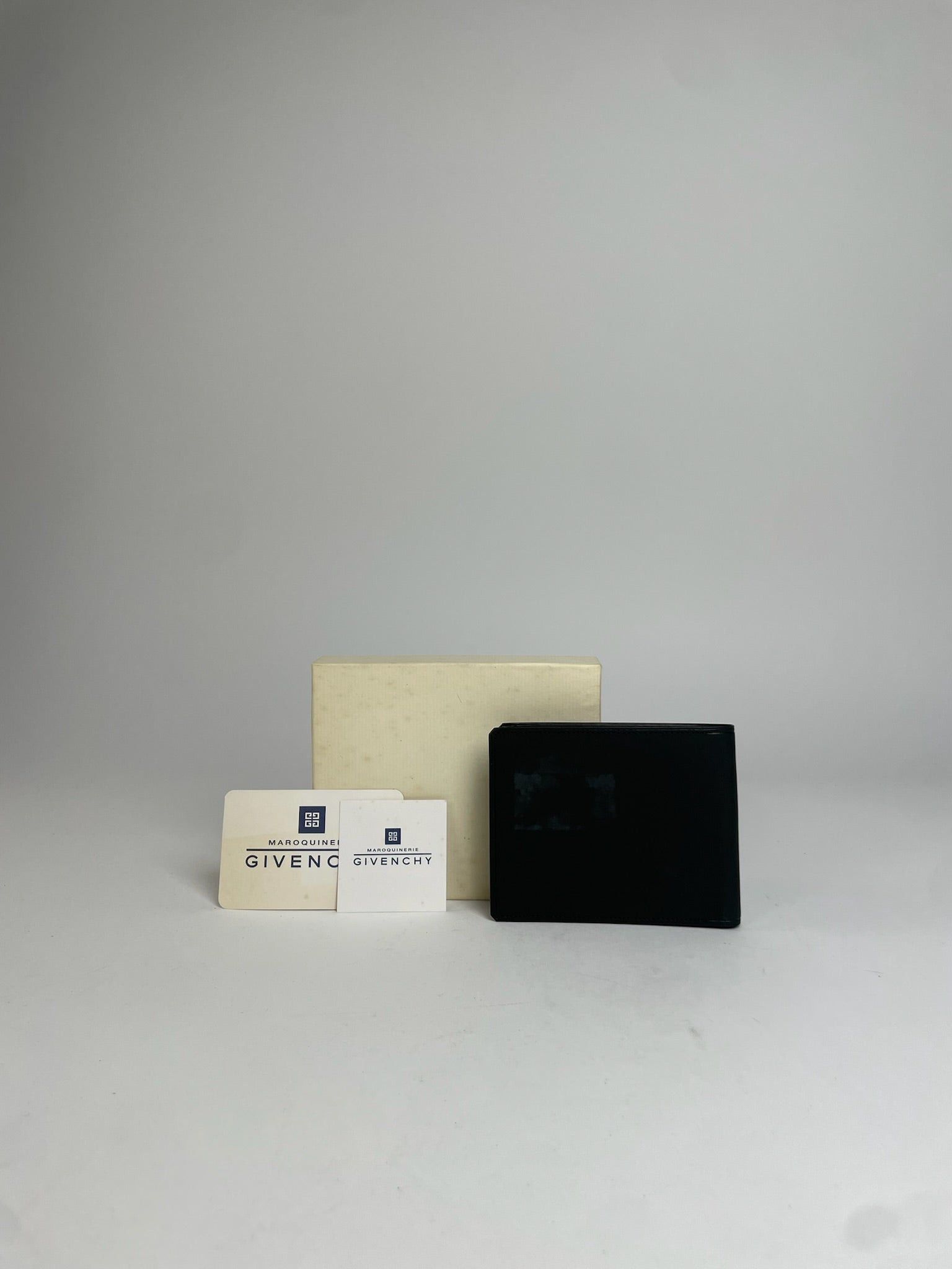 Givenchy Vintage Flapable Leather Wallet Black Size ONE SIZE - 2 Thumbnail