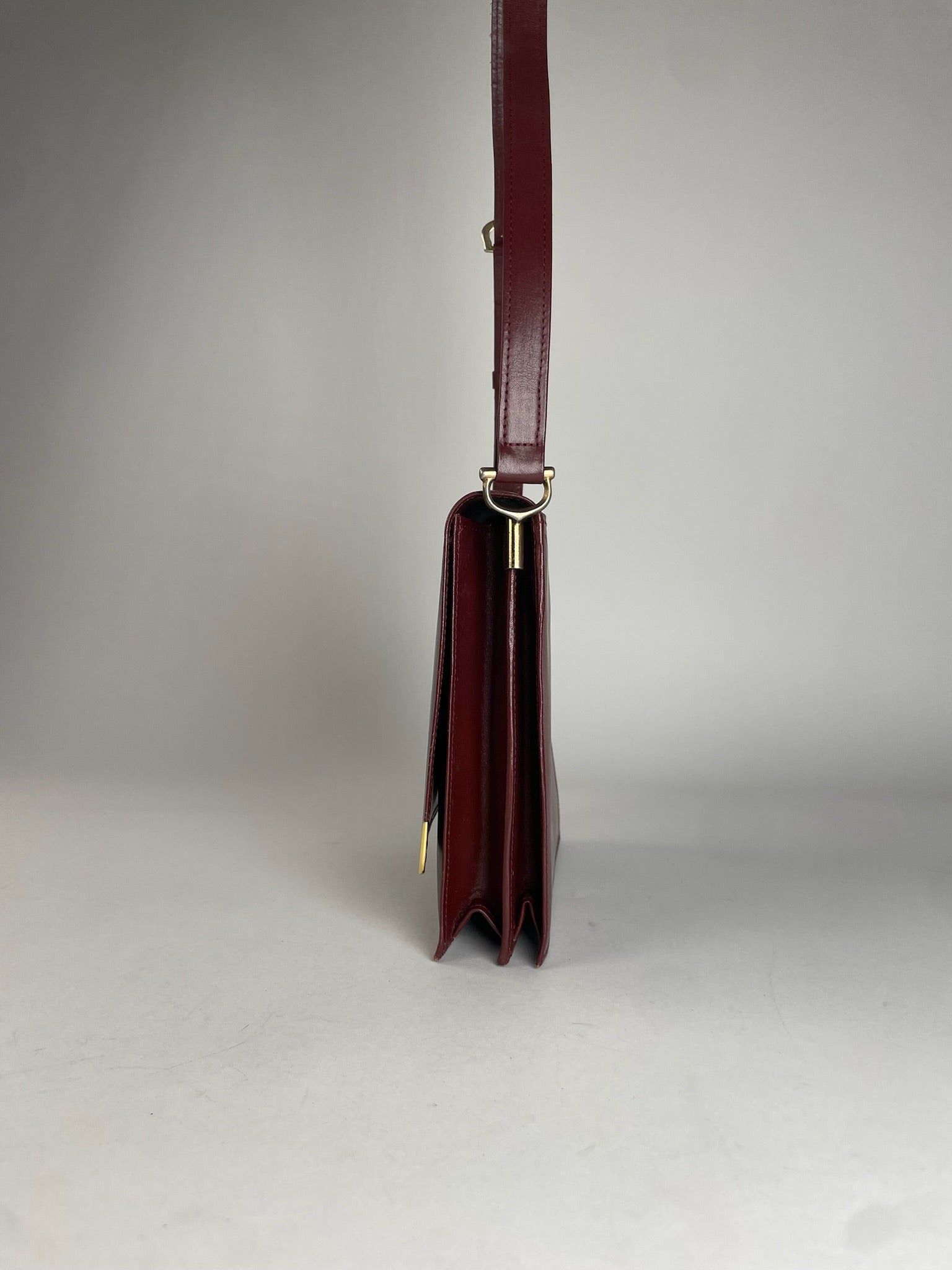 Cartier Vintage Leather Shoulder Bag Burgundy Size ONE SIZE - 10 Thumbnail