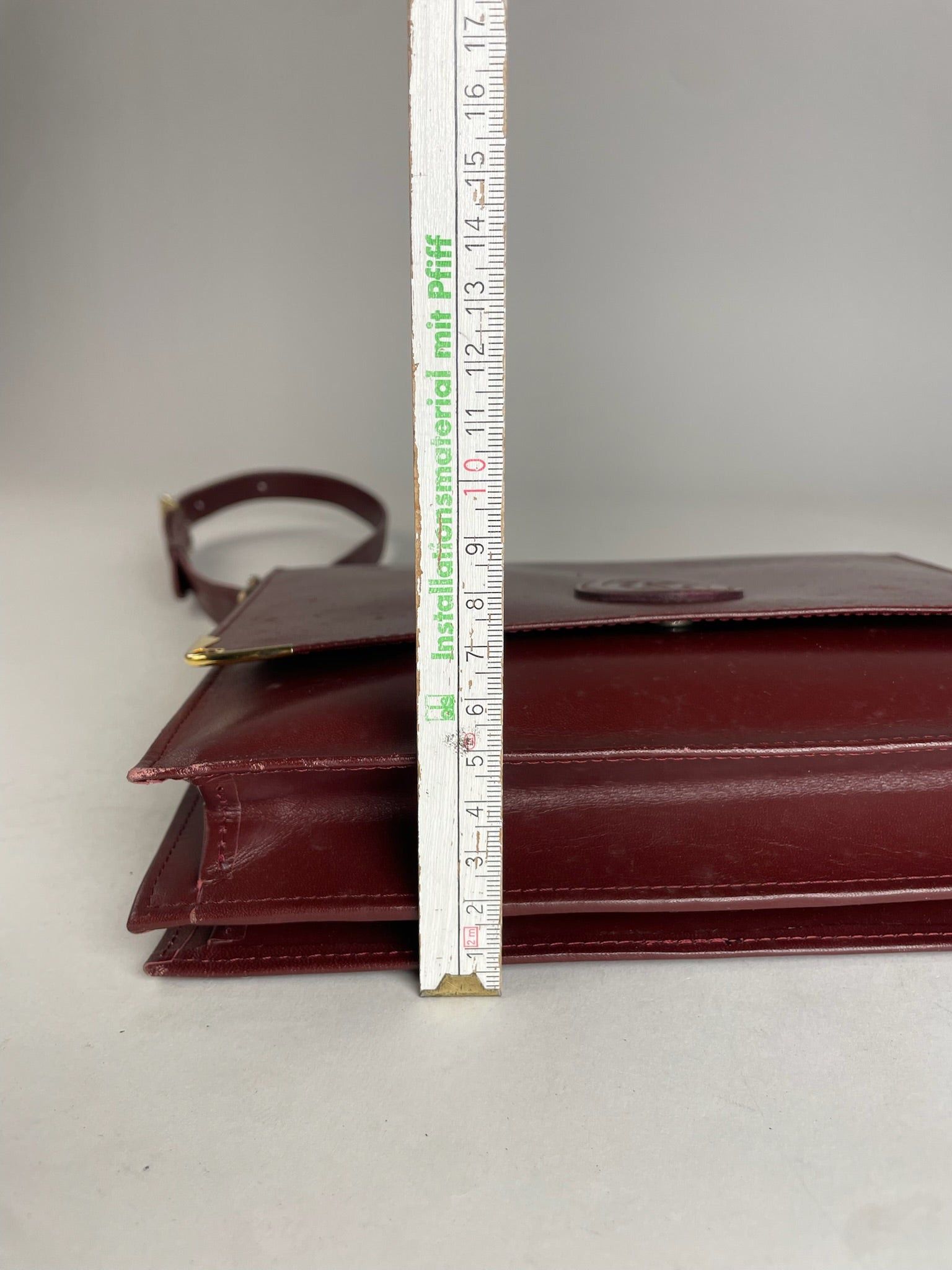 Cartier Vintage Leather Shoulder Bag Burgundy Size ONE SIZE - 14 Thumbnail
