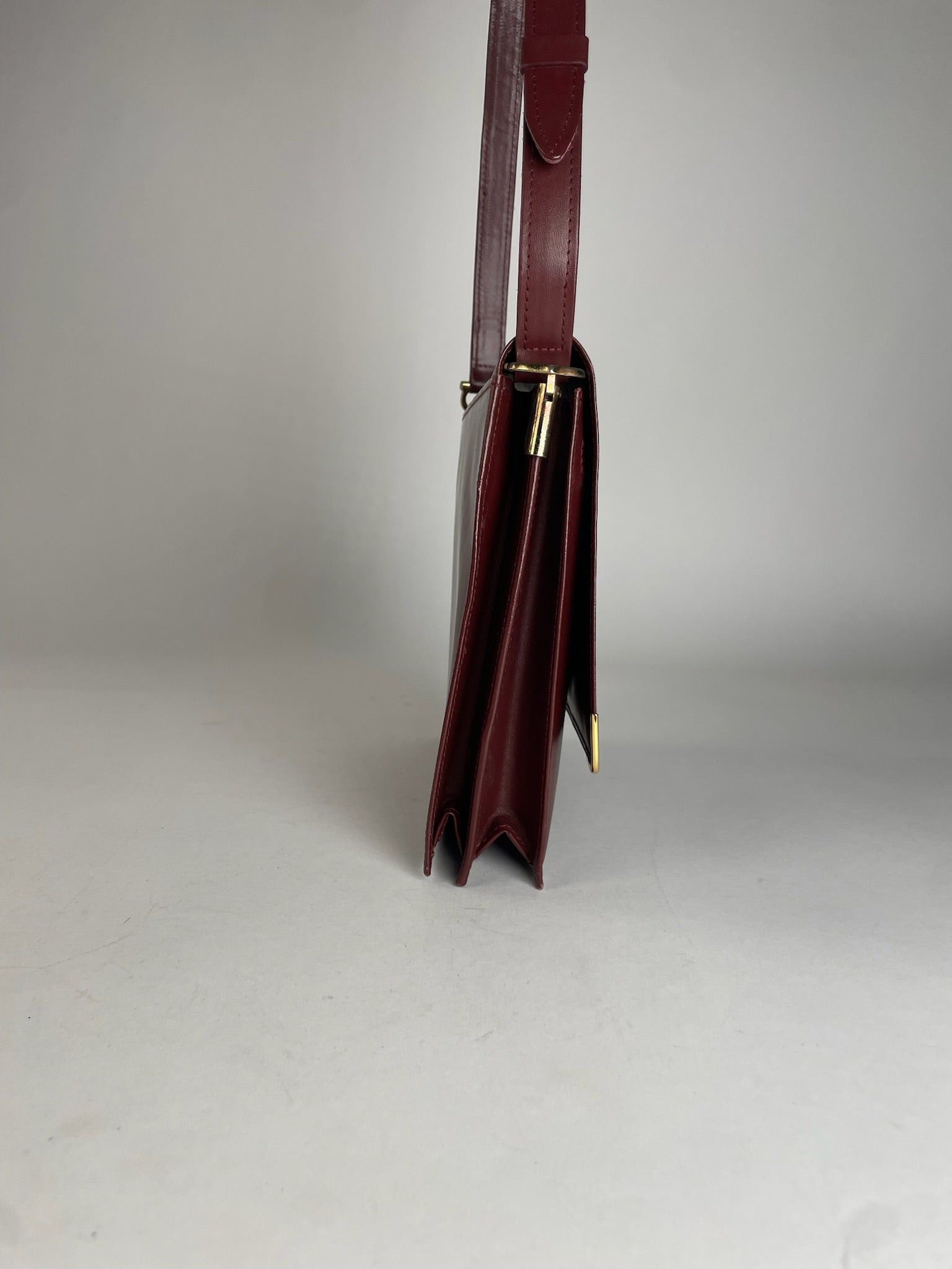 Cartier Vintage Leather Shoulder Bag Burgundy Size ONE SIZE - 8 Thumbnail
