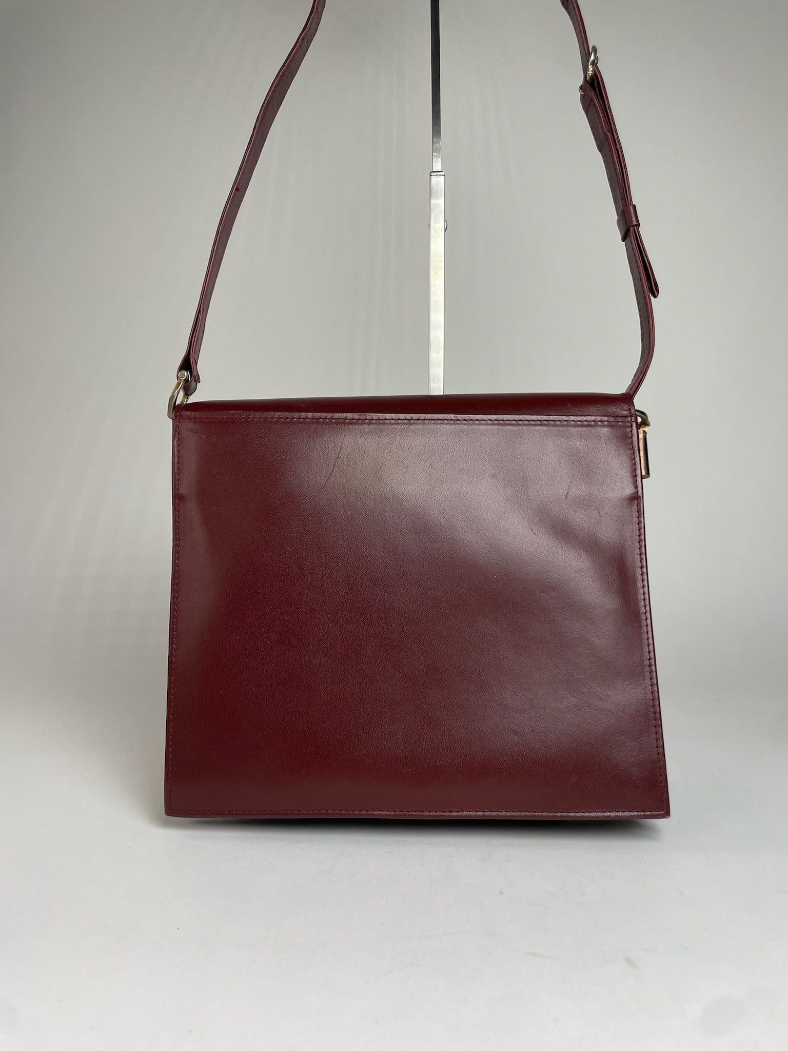 Cartier Vintage Leather Shoulder Bag Burgundy Size ONE SIZE - 2 Thumbnail
