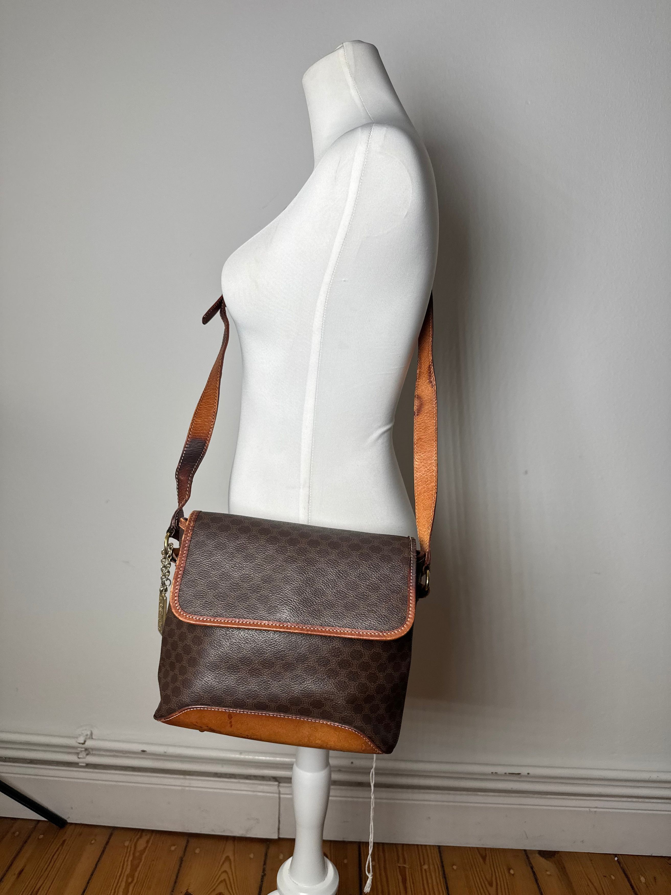 Celine Vintage Paris Triomphe Monogram Shoulder / Crossbody Bag Bro Size ONE SIZE - 4 Thumbnail