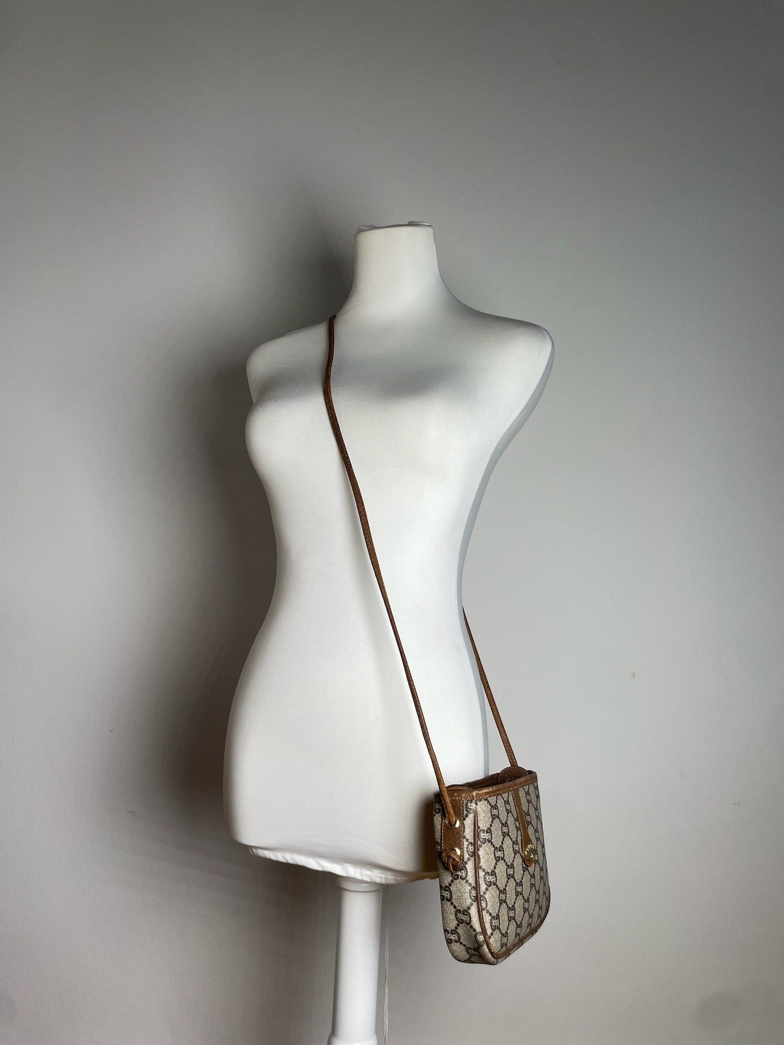 Gucci Vintage Monogram Leather Shoulder / Crossbody bag Grey Brown Size ONE SIZE - 4 Thumbnail