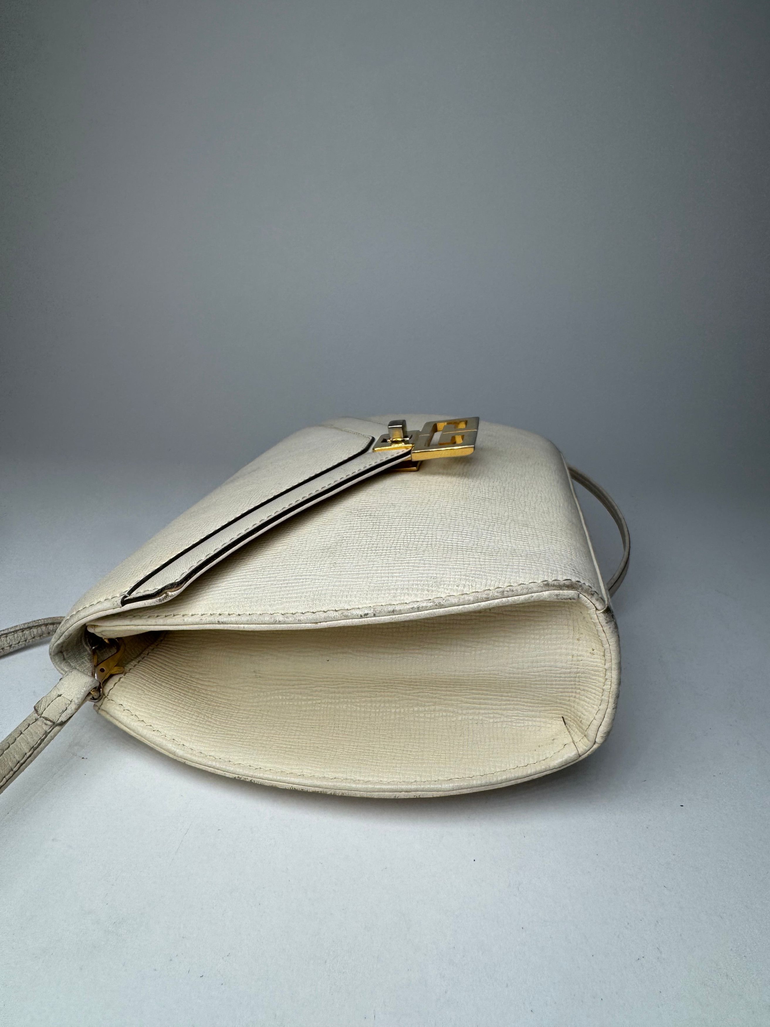 Givenchy Vintage GV3 Leather Crossbody / Shoulder Bag White Size ONE SIZE - 12 Thumbnail
