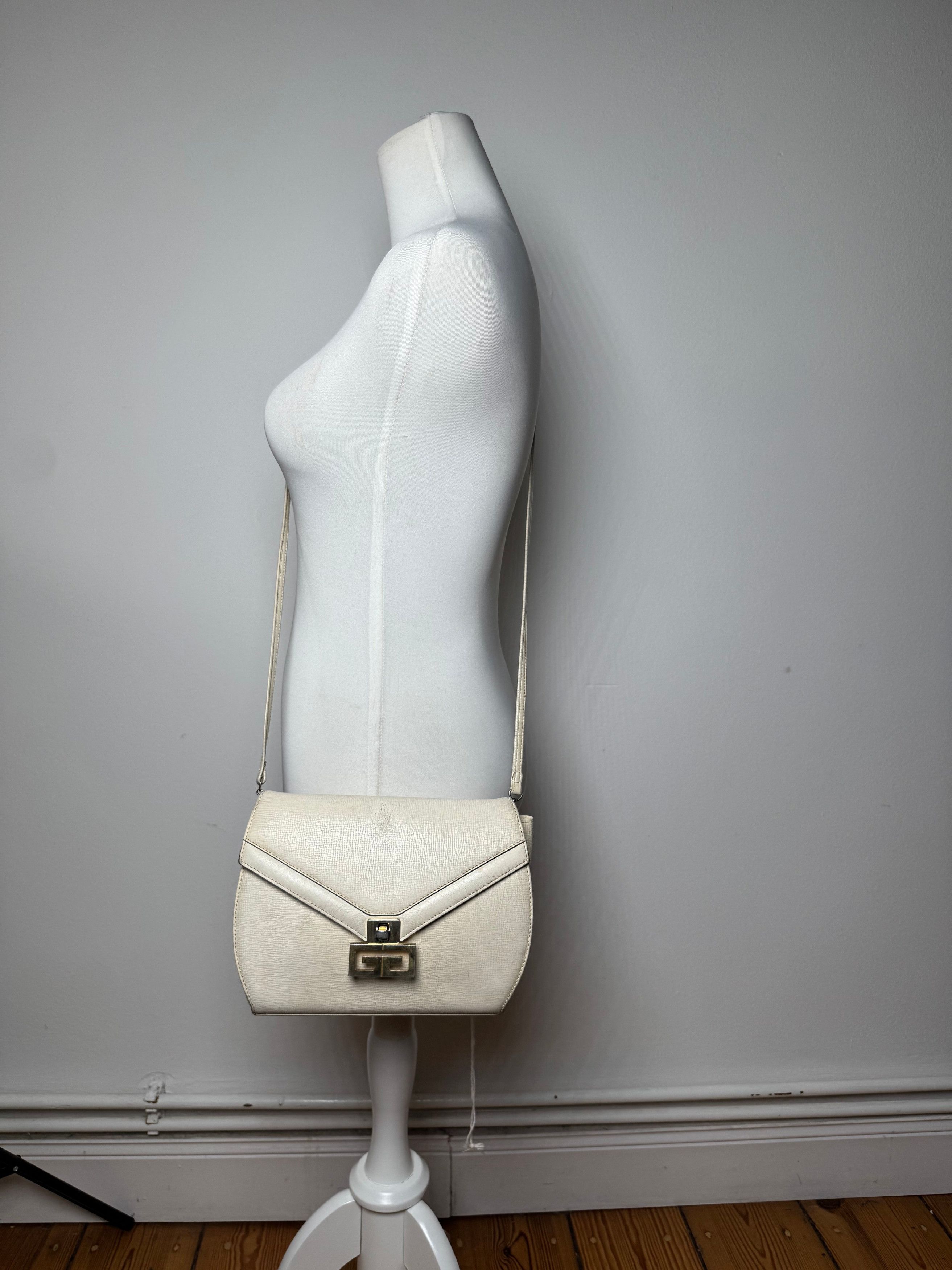 Givenchy Vintage GV3 Leather Crossbody / Shoulder Bag White Size ONE SIZE - 4 Thumbnail