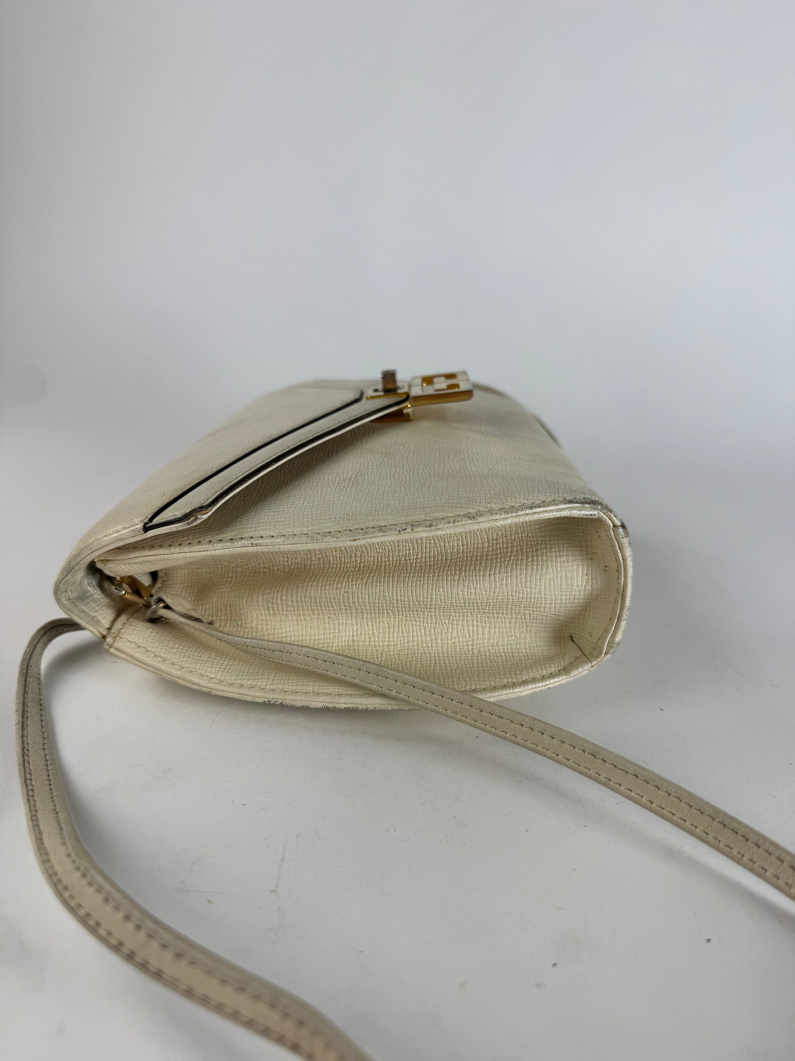 Givenchy Vintage GV3 Leather Crossbody / Shoulder Bag White Size ONE SIZE - 9 Thumbnail