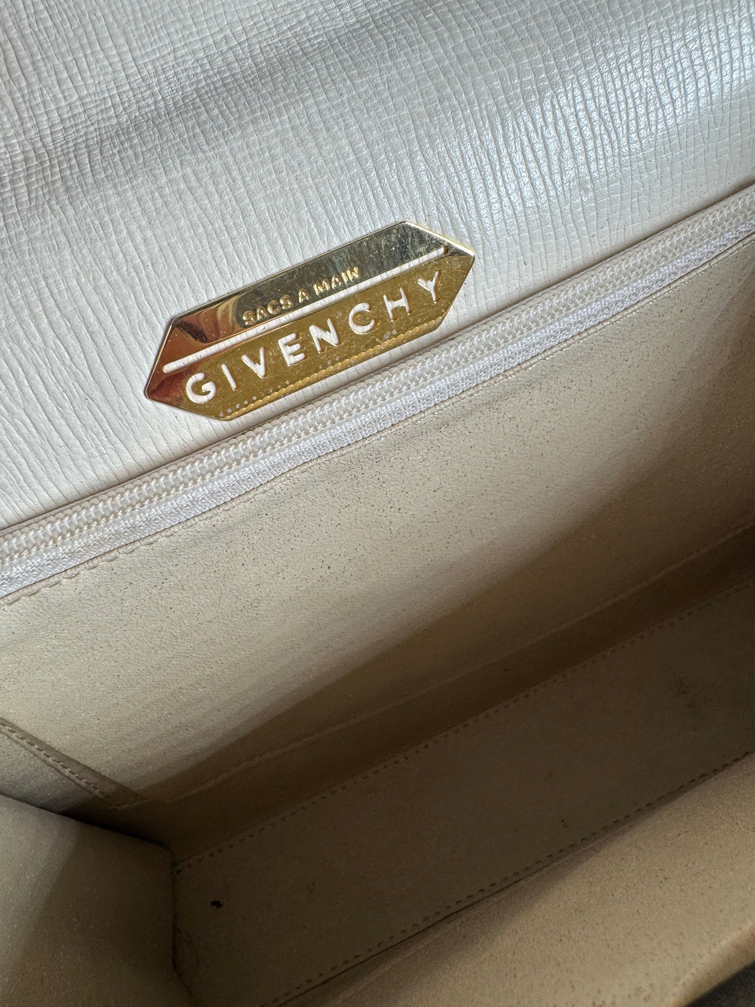 Givenchy Vintage GV3 Leather Crossbody / Shoulder Bag White Size ONE SIZE - 5 Thumbnail