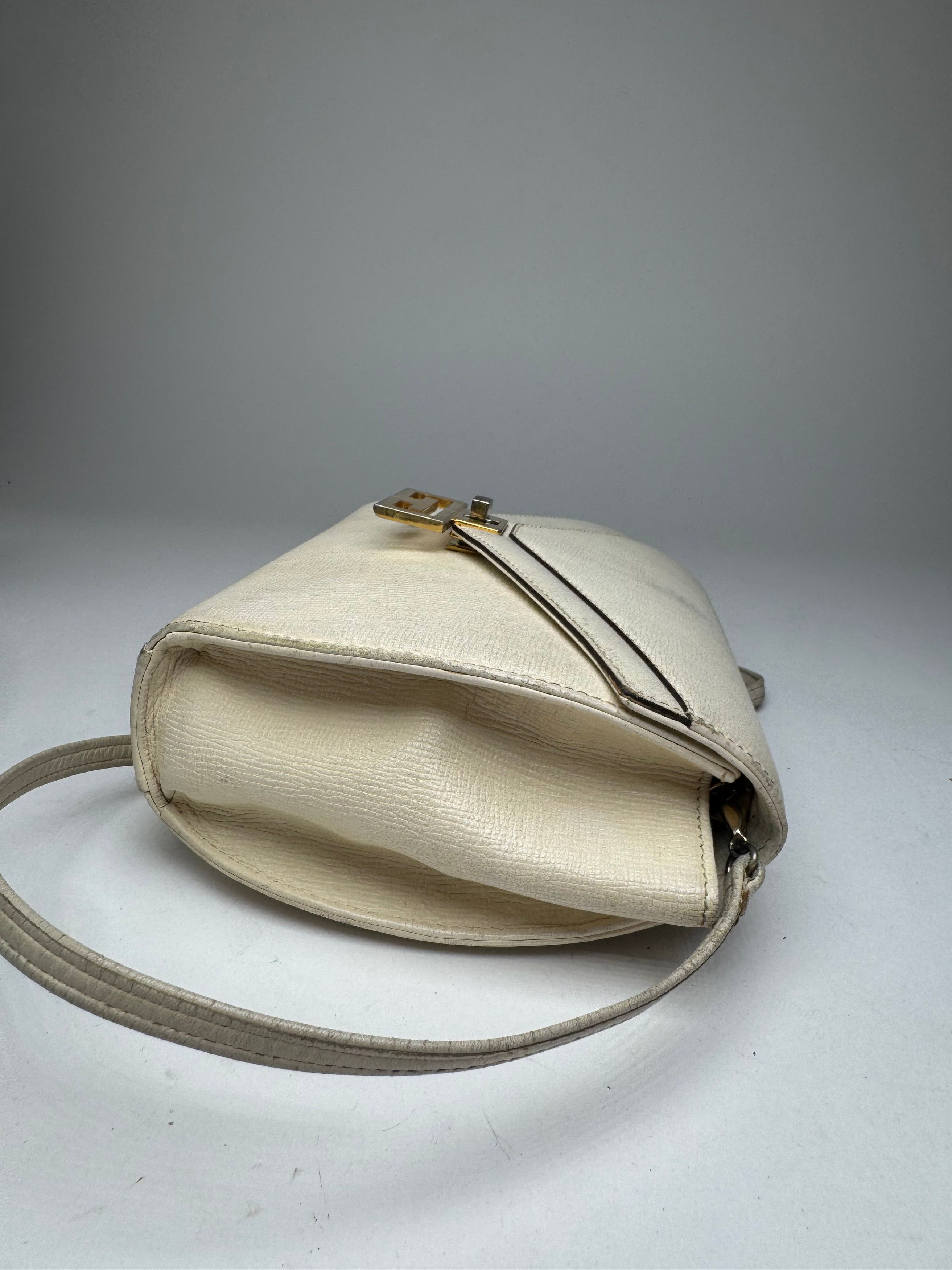 Givenchy Vintage GV3 Leather Crossbody / Shoulder Bag White Size ONE SIZE - 13 Thumbnail