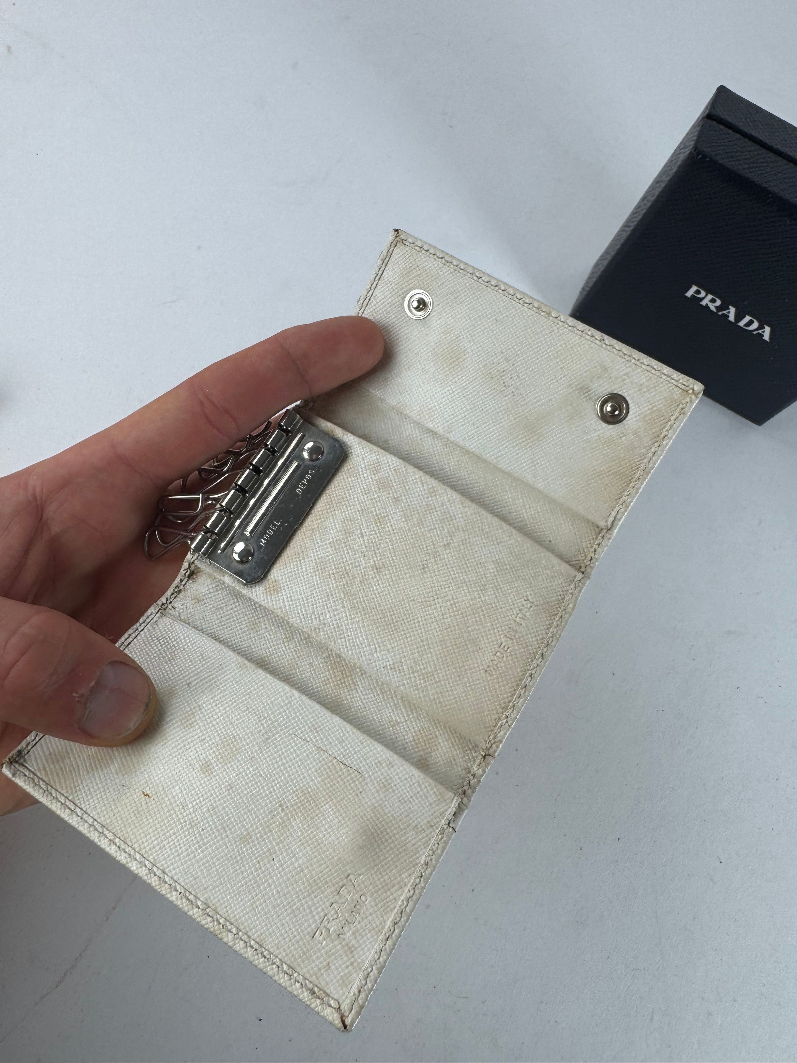Prada Vintage Triangle Leather Key/Card Holder White Size ONE SIZE - 5 Thumbnail