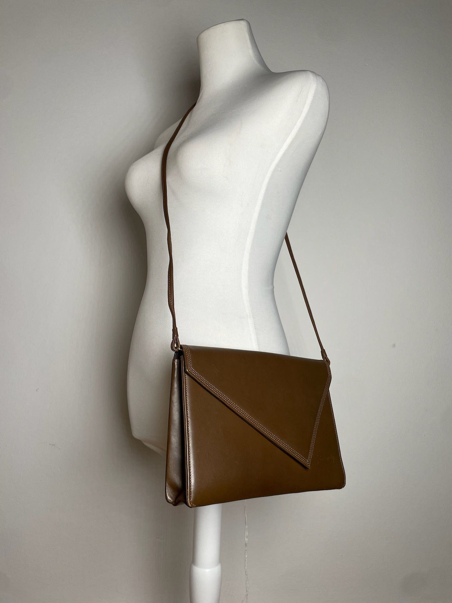 Givenchy Vintage Asymetric Leather Shoulder Bag Brown Size ONE SIZE - 5 Thumbnail