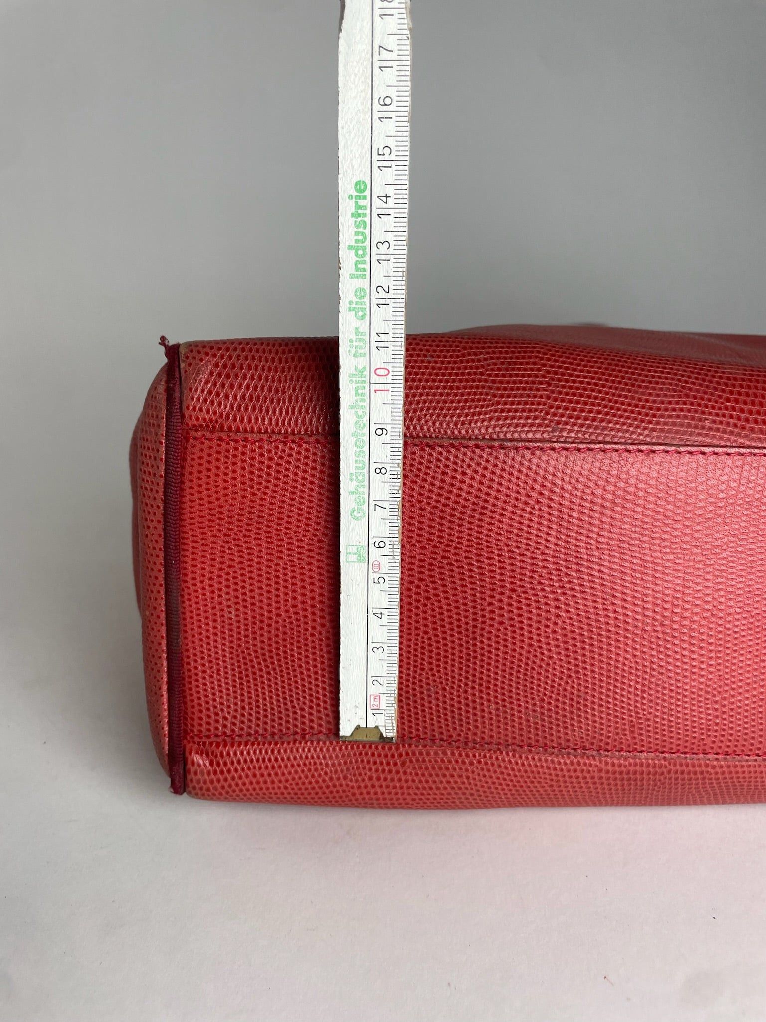 Salvatore Ferragamo Vintage Snake Emblossed Leather Handbag Red Size ONE SIZE - 12 Thumbnail