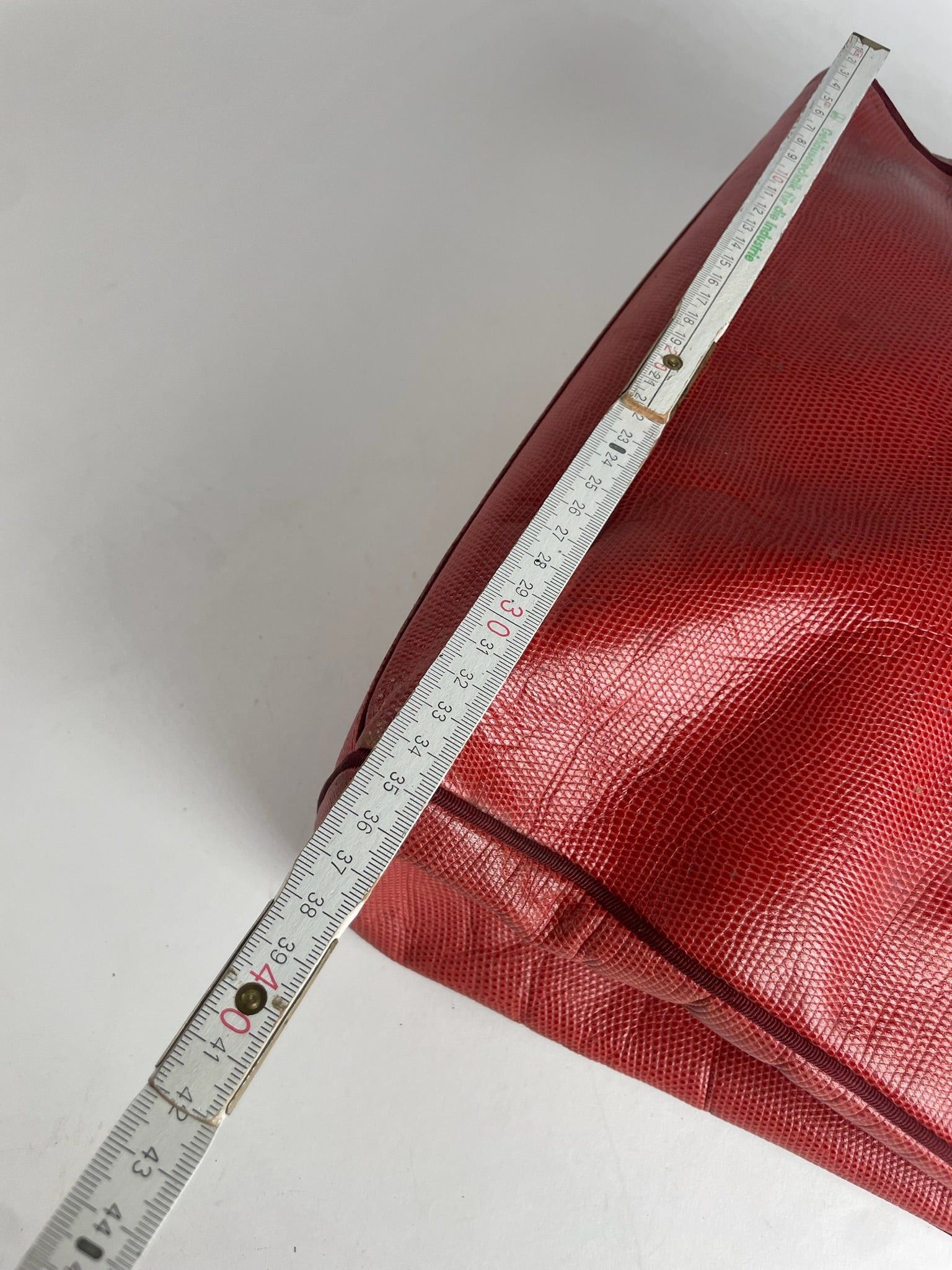 Salvatore Ferragamo Vintage Snake Emblossed Leather Handbag Red Size ONE SIZE - 11 Thumbnail
