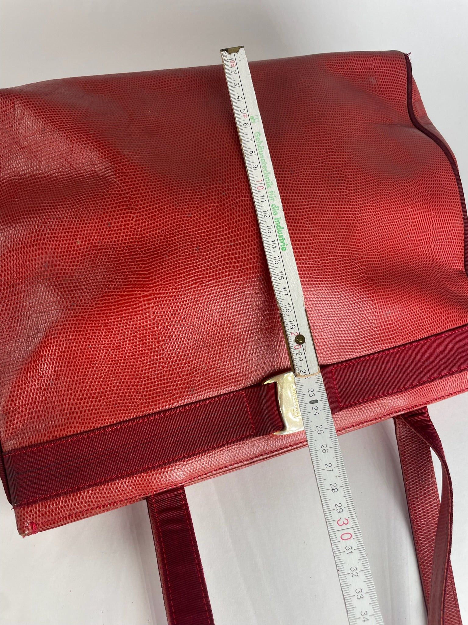 Salvatore Ferragamo Vintage Snake Emblossed Leather Handbag Red Size ONE SIZE - 10 Thumbnail