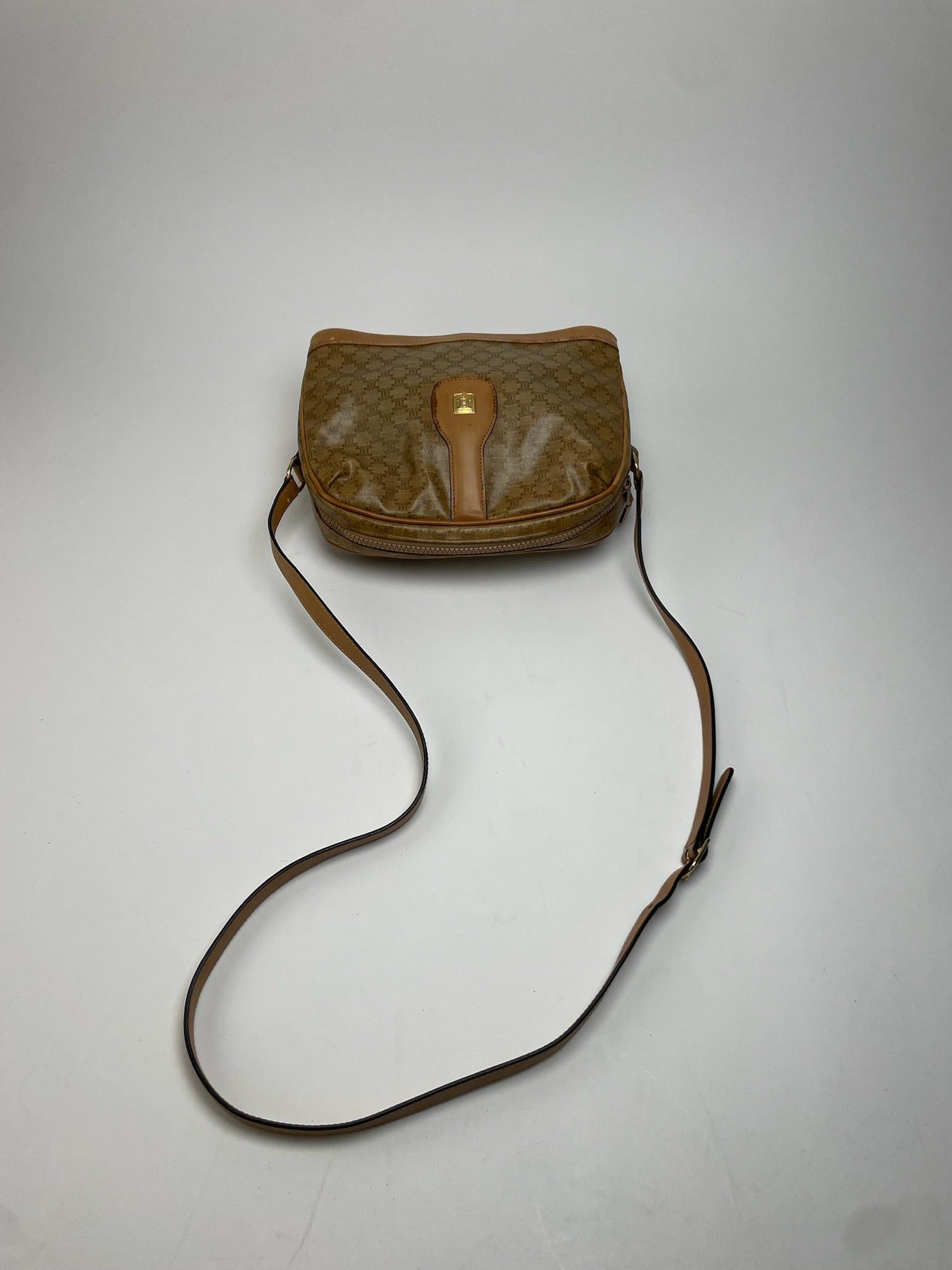 Celine Vintage Paris Triomphe Monogram Camel Leather Shoulder Bag Size ONE SIZE - 6 Thumbnail