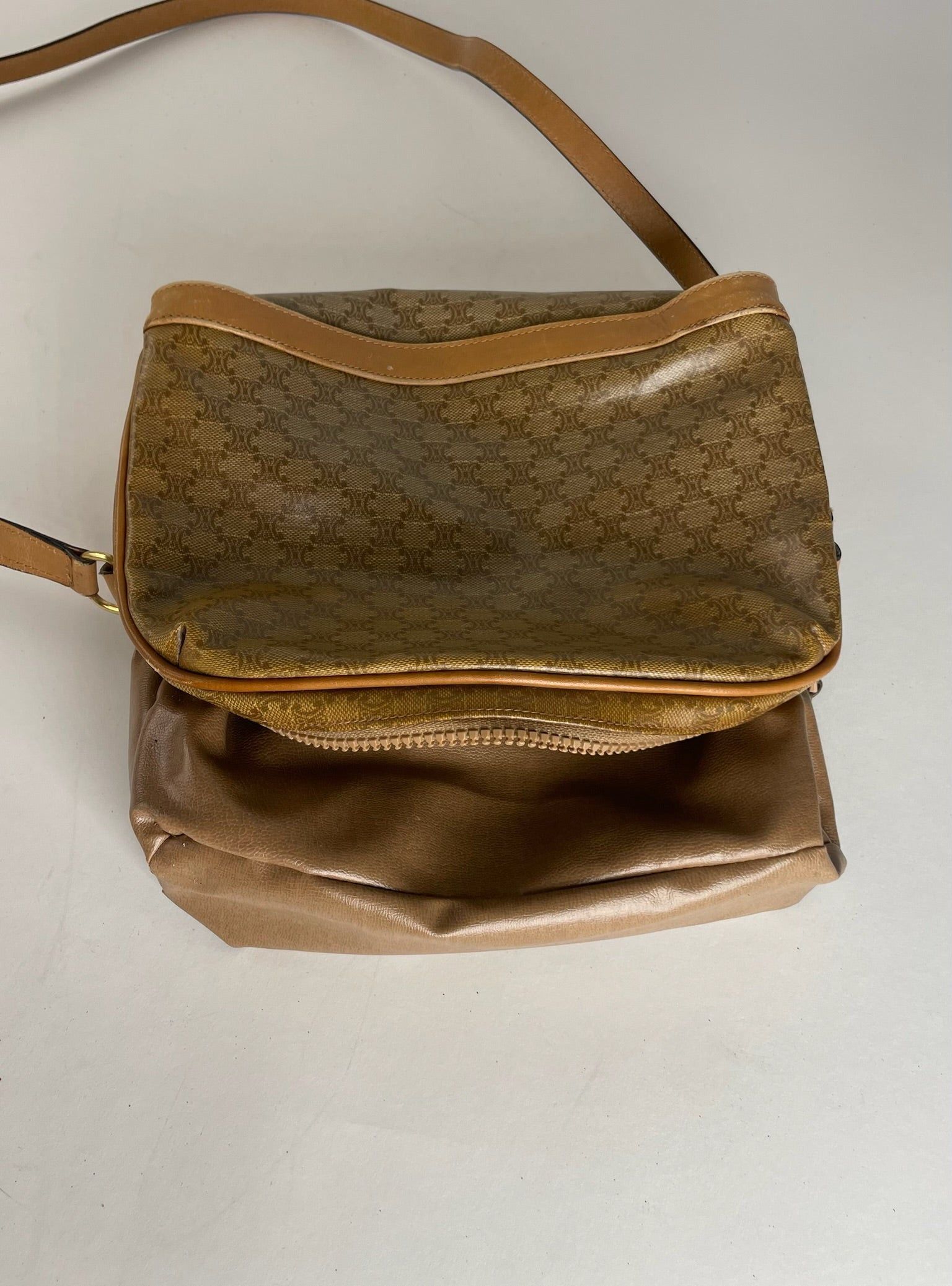 Celine Vintage Paris Triomphe Monogram Camel Leather Shoulder Bag Size ONE SIZE - 3 Thumbnail