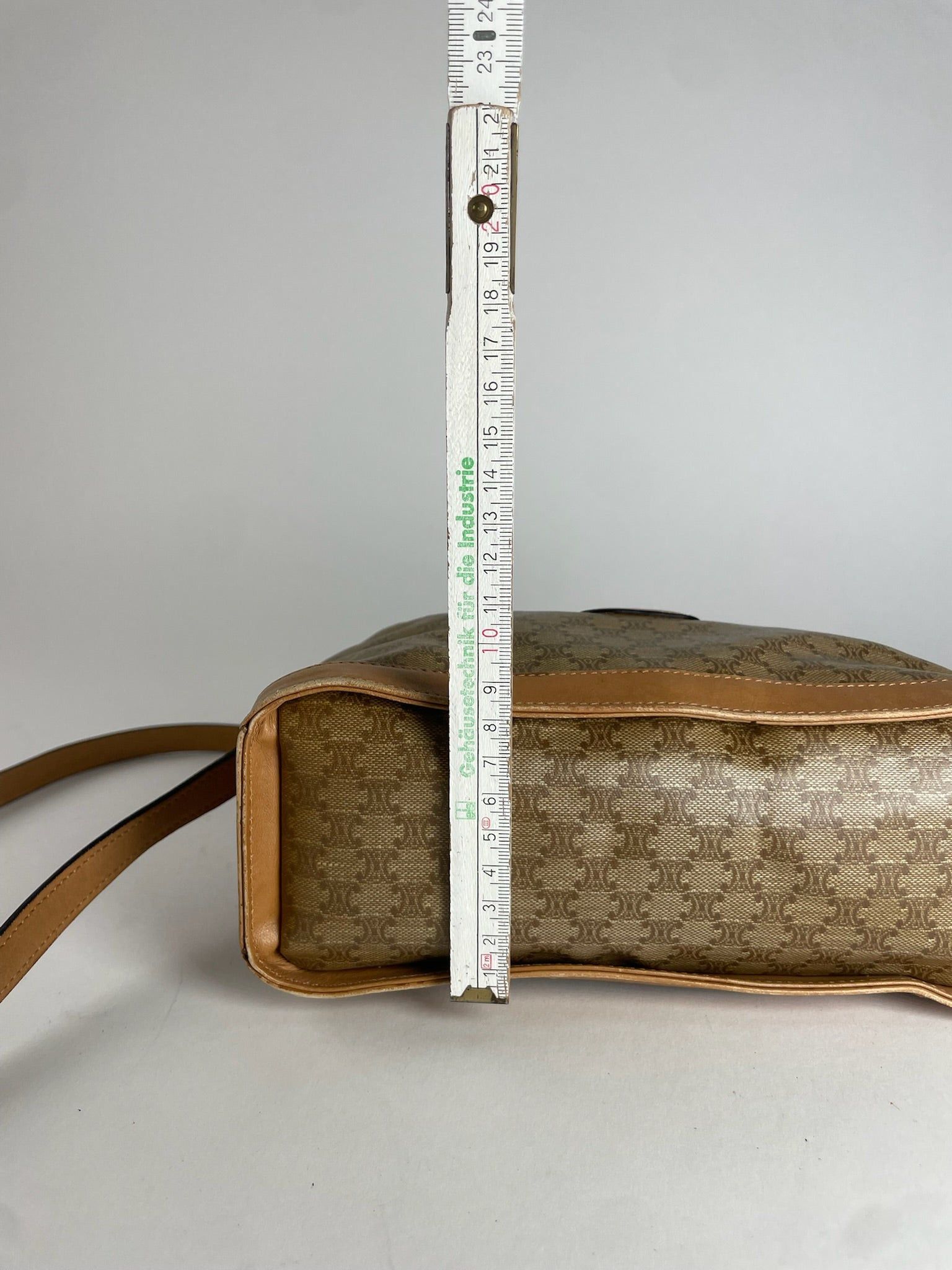 Celine Vintage Paris Triomphe Monogram Camel Leather Shoulder Bag Size ONE SIZE - 12 Thumbnail