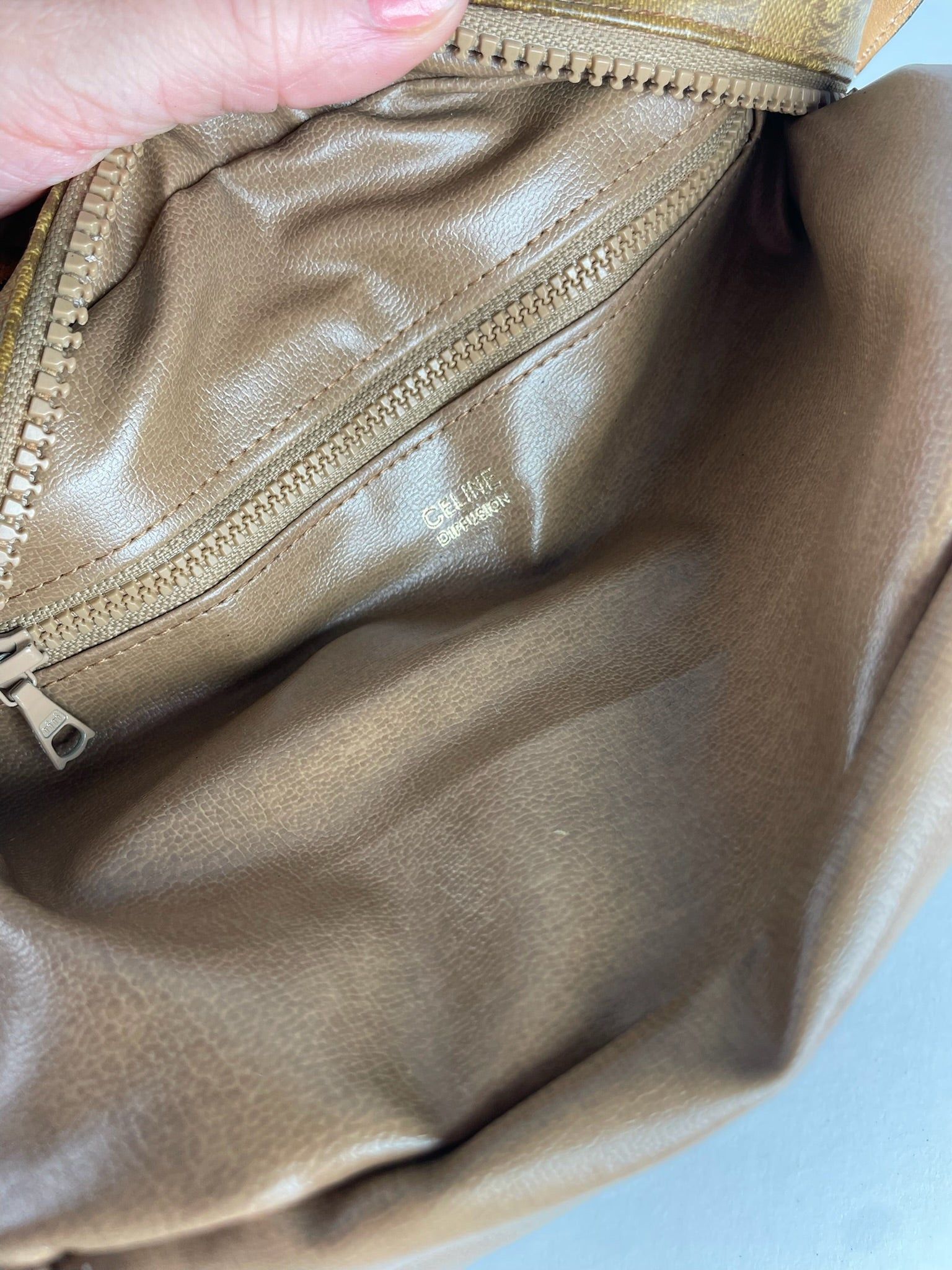 Celine Vintage Paris Triomphe Monogram Camel Leather Shoulder Bag Size ONE SIZE - 4 Thumbnail