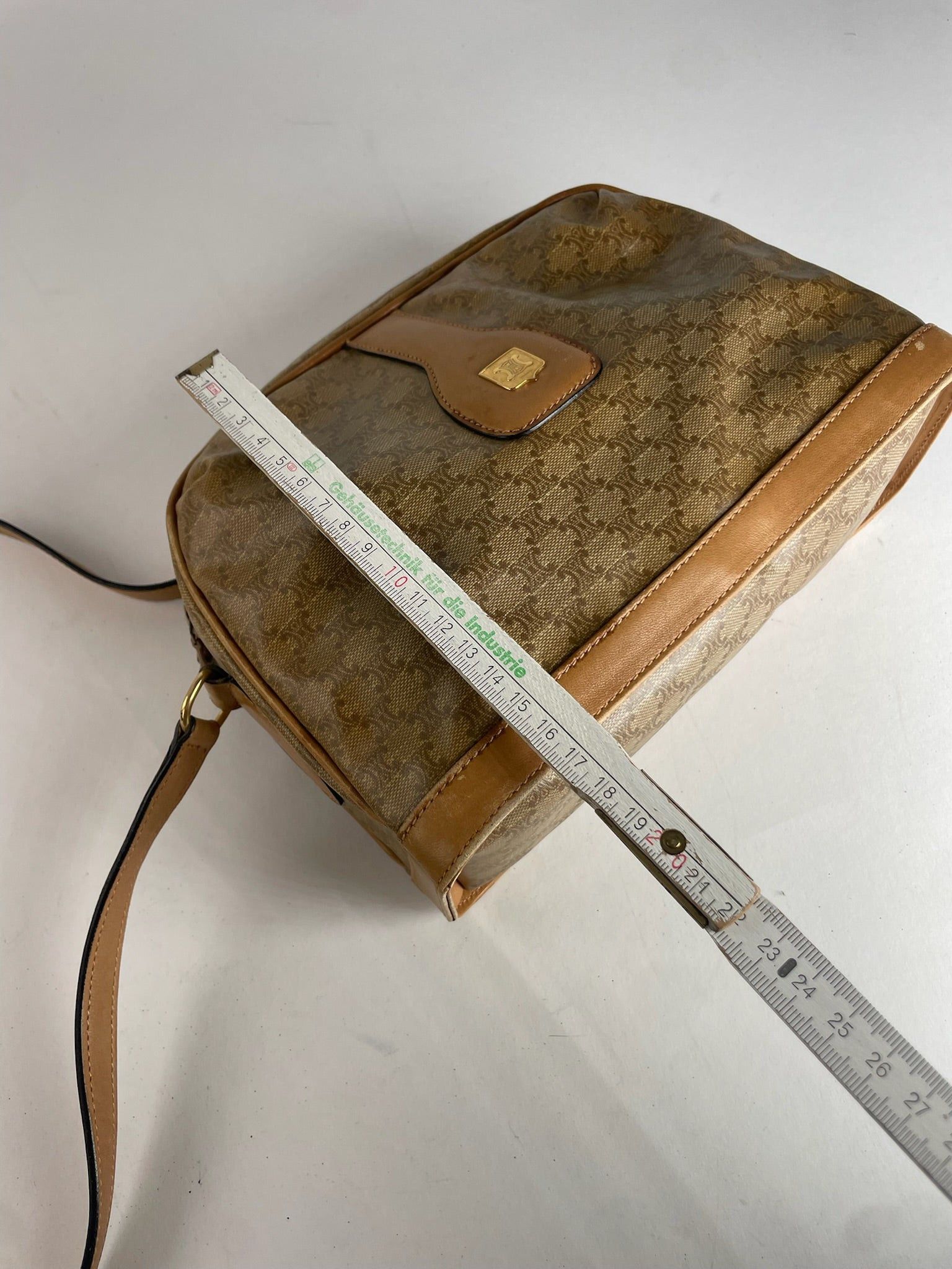 Celine Vintage Paris Triomphe Monogram Camel Leather Shoulder Bag Size ONE SIZE - 13 Thumbnail
