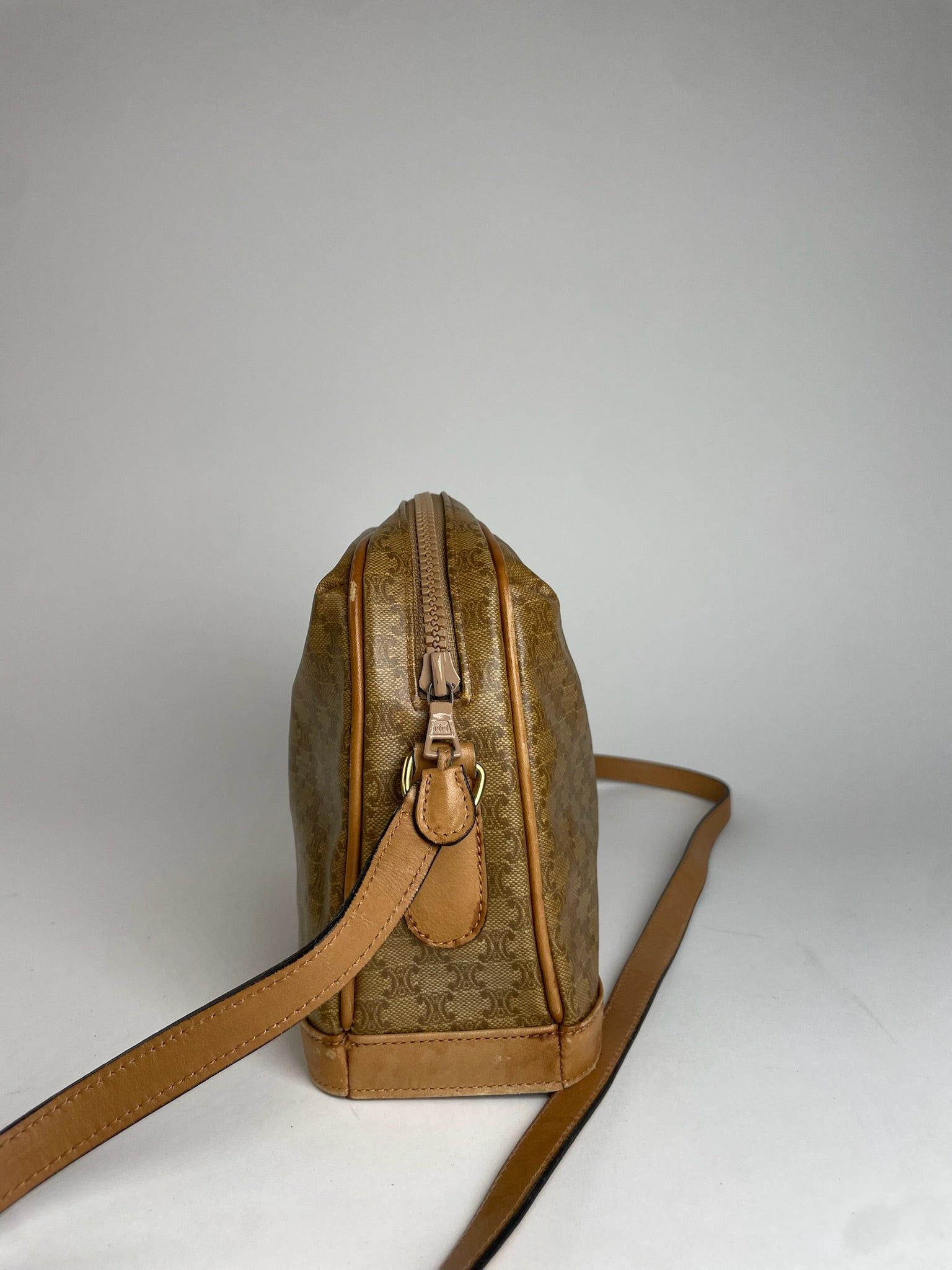 Celine Vintage Paris Triomphe Monogram Camel Leather Shoulder Bag Size ONE SIZE - 7 Thumbnail