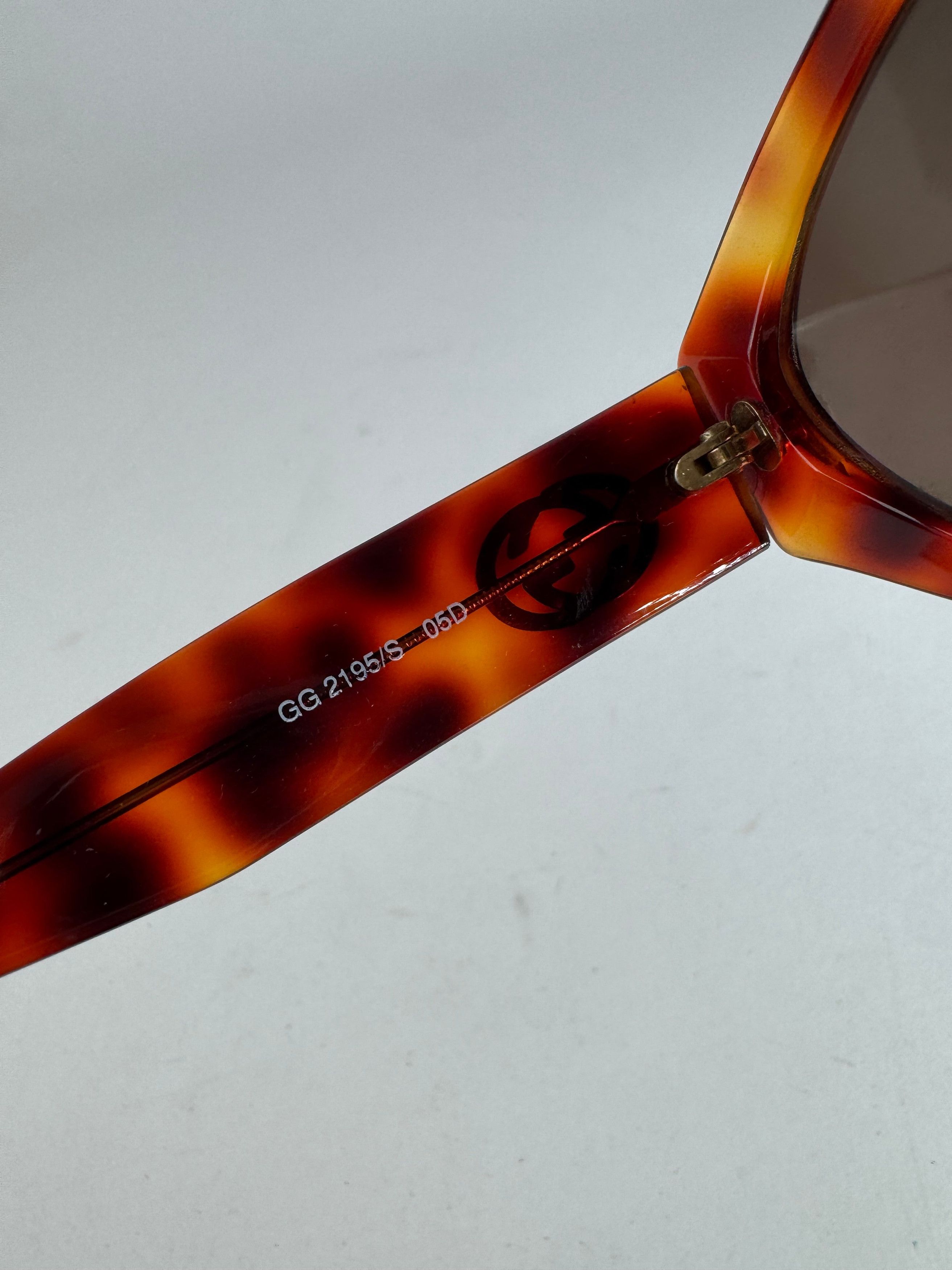 Gucci Vintage Retro Sunglasses Leopard Emblossed Size ONE SIZE - 5 Thumbnail