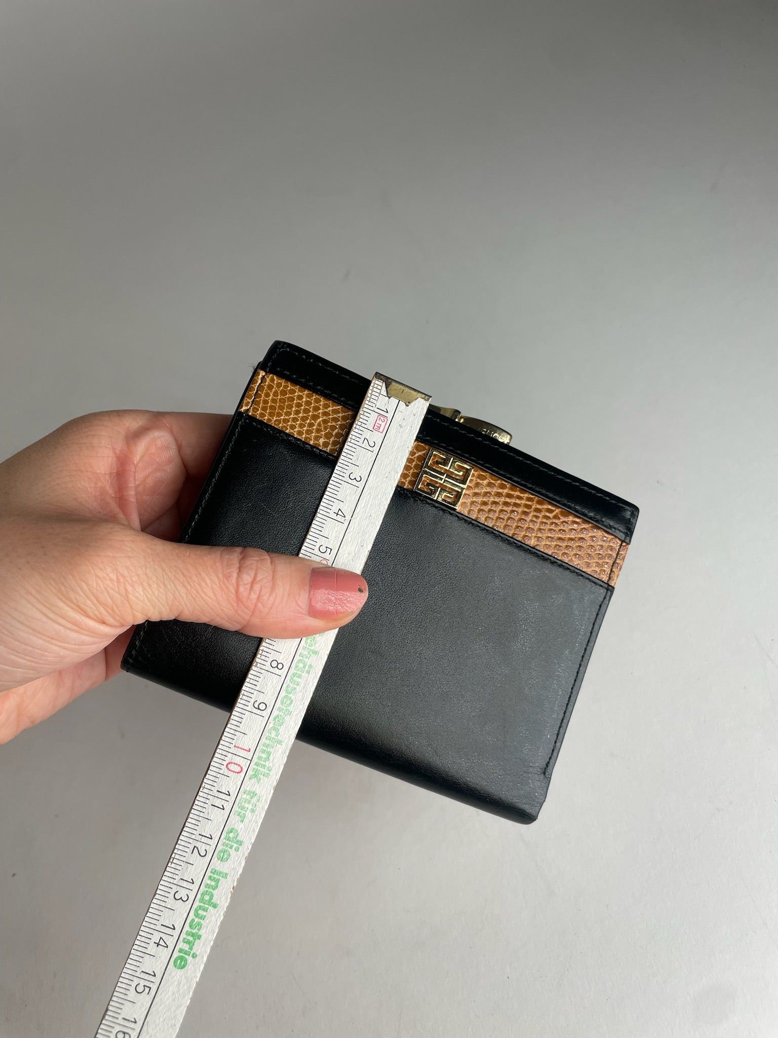 Givenchy Vintage Snake Emblossed Leather Wallet Black Brown Size ONE SIZE - 7 Thumbnail