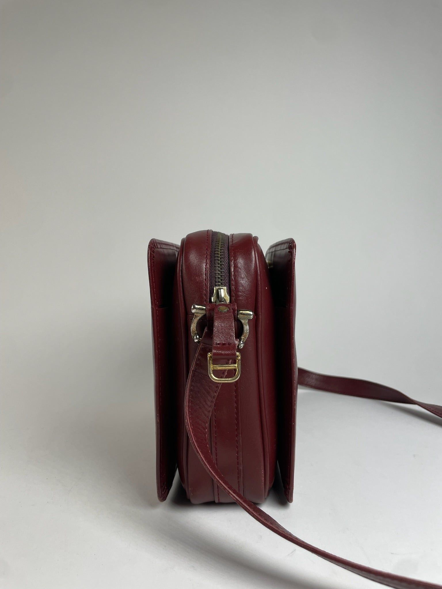 Cartier Vintage Leather Logo Shoulder Bag Burgundy Size ONE SIZE - 7 Thumbnail