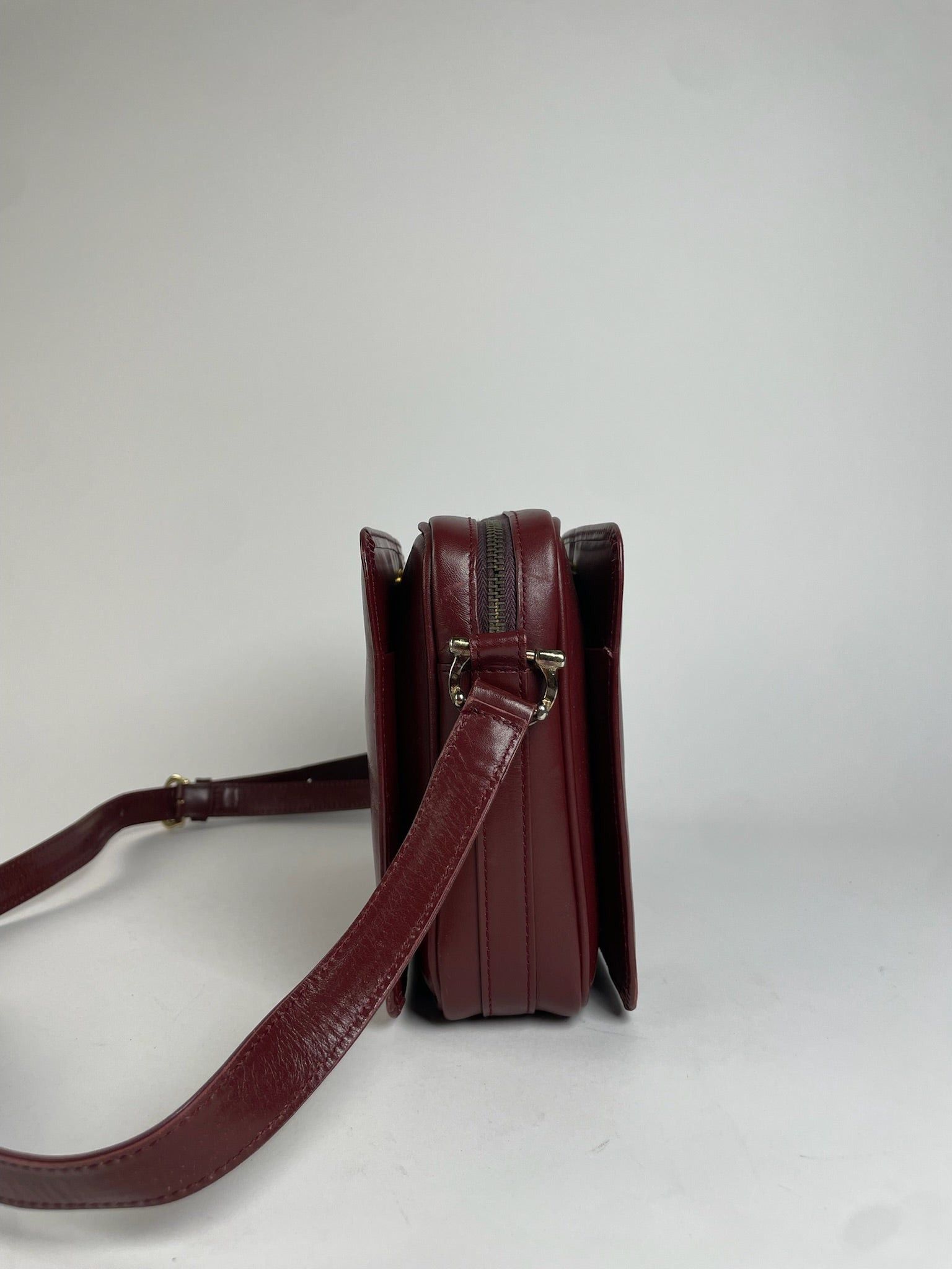 Cartier Vintage Leather Logo Shoulder Bag Burgundy Size ONE SIZE - 9 Thumbnail