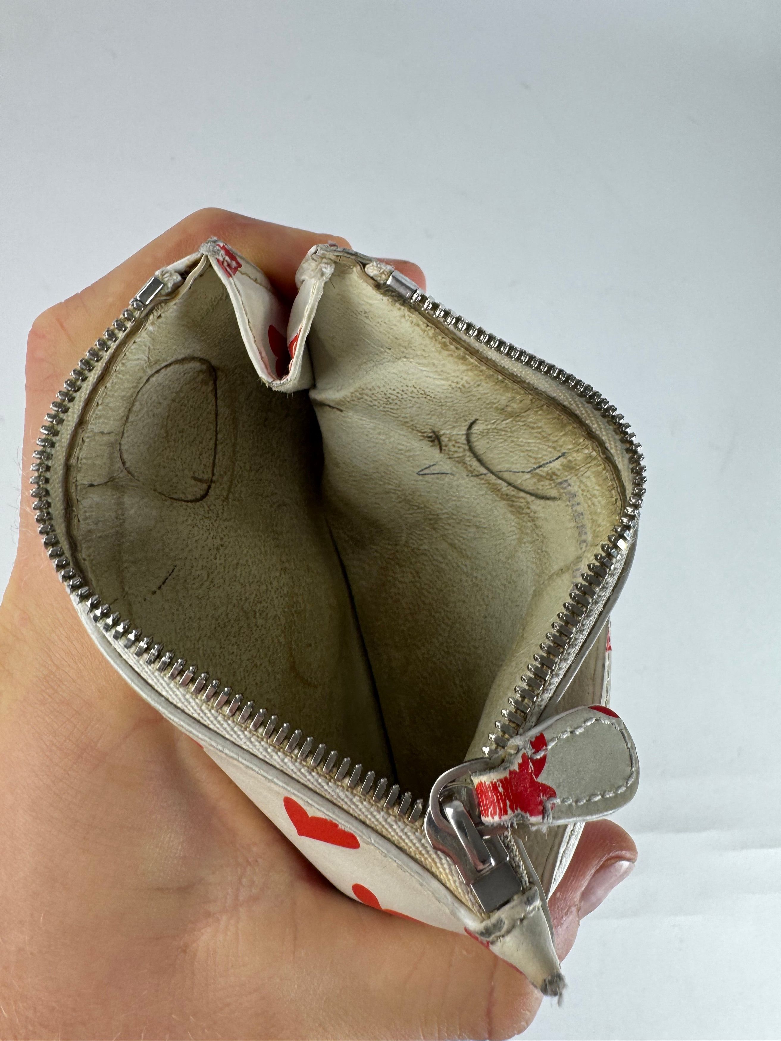 Balenciaga Vintage Heart Emblossed Leather Card Holder White Red Size ONE SIZE - 3 Thumbnail
