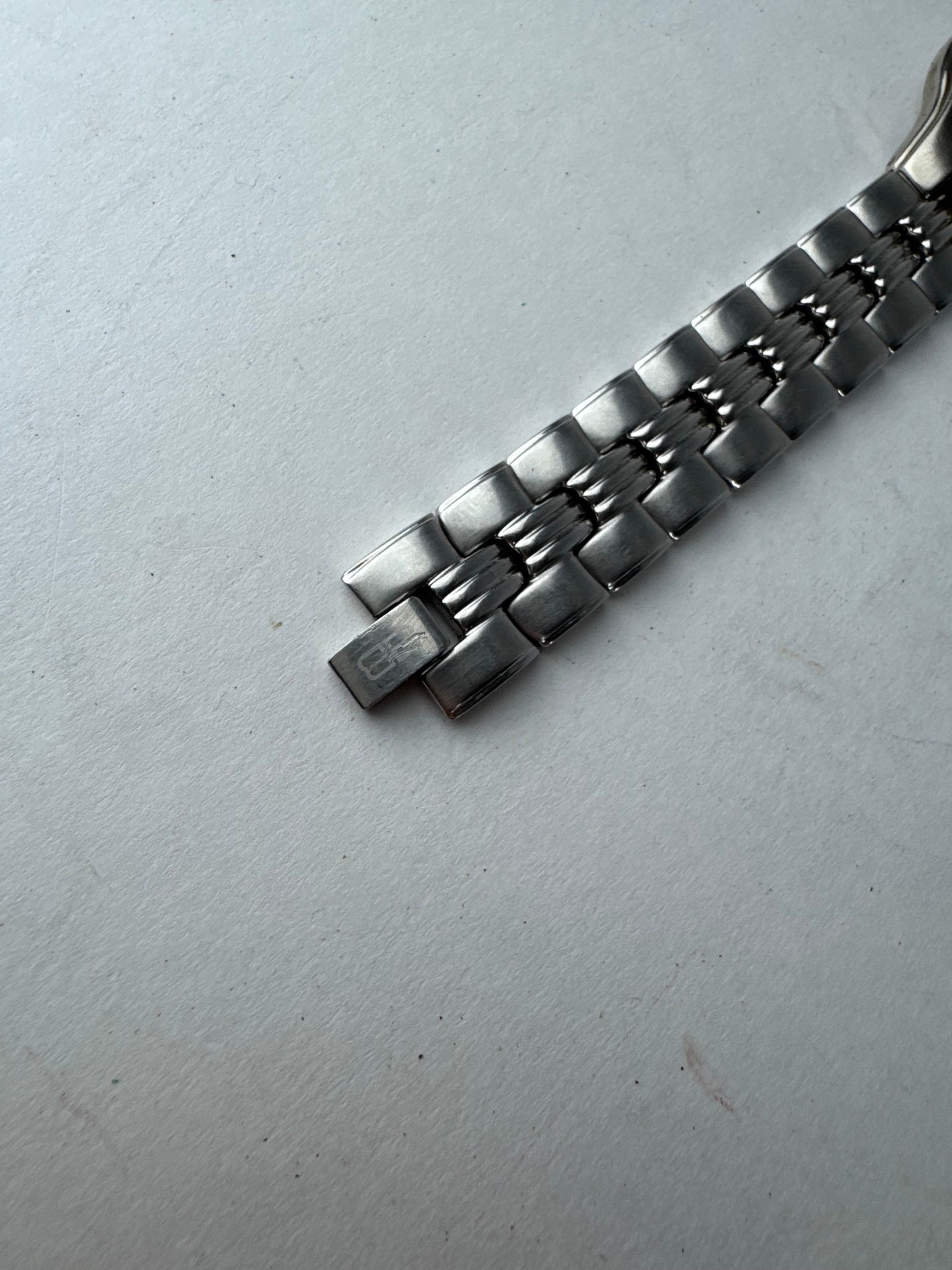 Balenciaga Vintage Metal Quartz Watch Silver Navy Size ONE SIZE - 4 Thumbnail