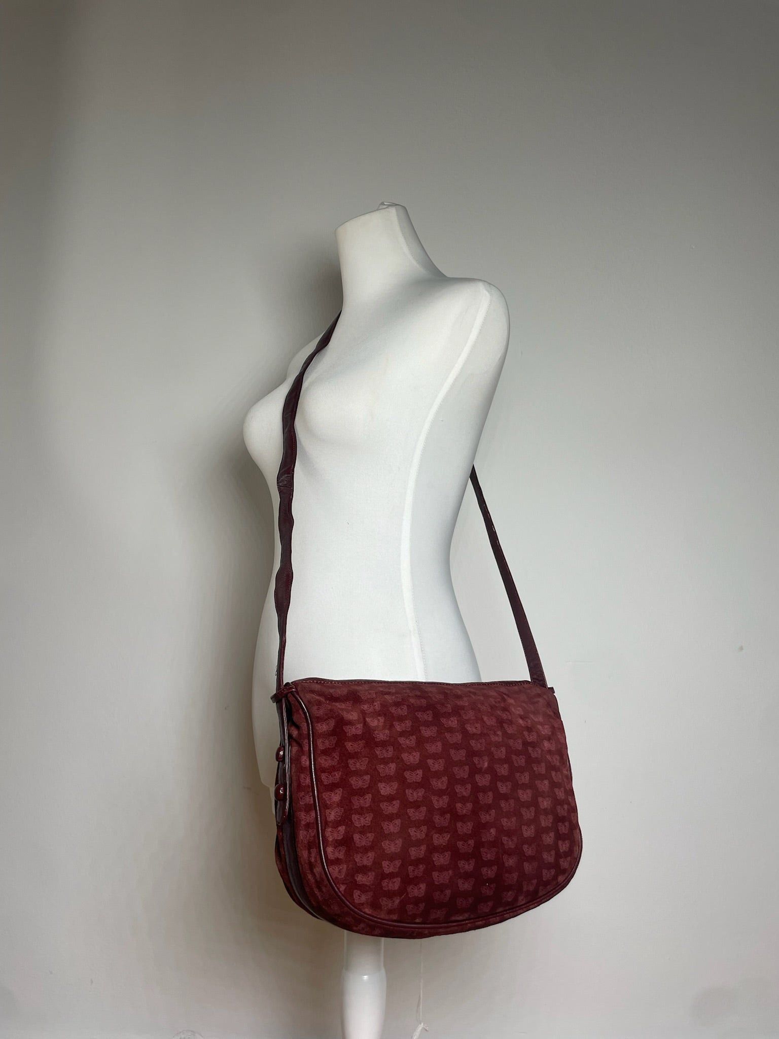 Bottega Veneta Vintage Butterfly Monogram Suede Shoulder Bag Red Size ONE SIZE - 3 Thumbnail