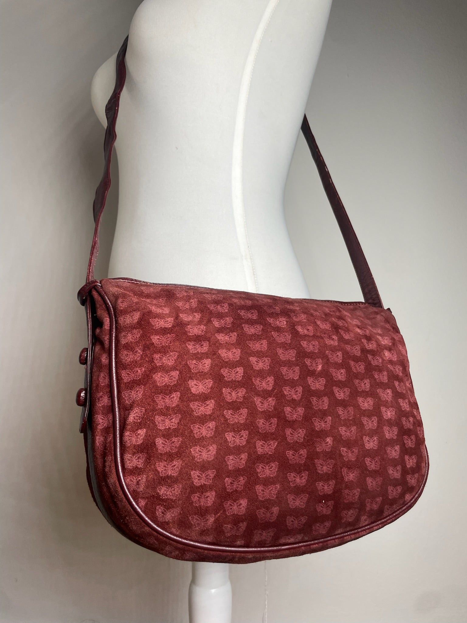 Bottega Veneta Vintage Butterfly Monogram Suede Shoulder Bag Red Size ONE SIZE - 9 Thumbnail