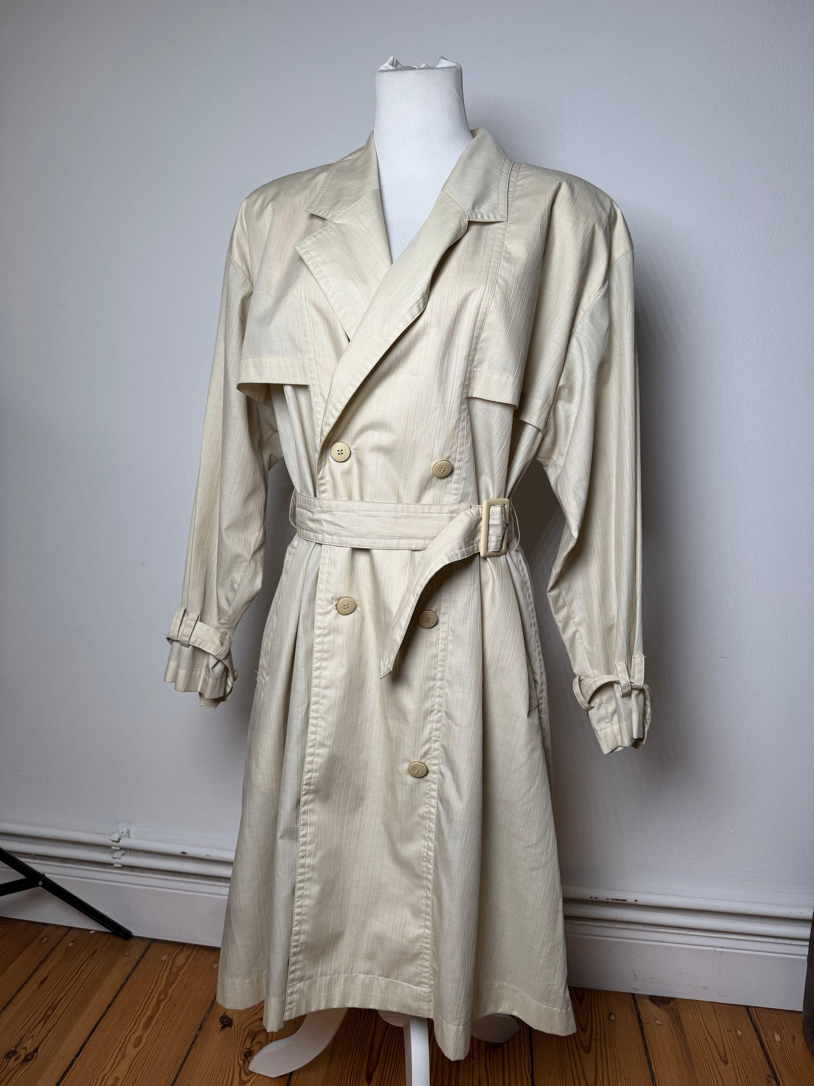 Courreges Vintage Trenchcoat Beige / Gold 38\M Size S / US 4 / IT 40 - 12 Thumbnail
